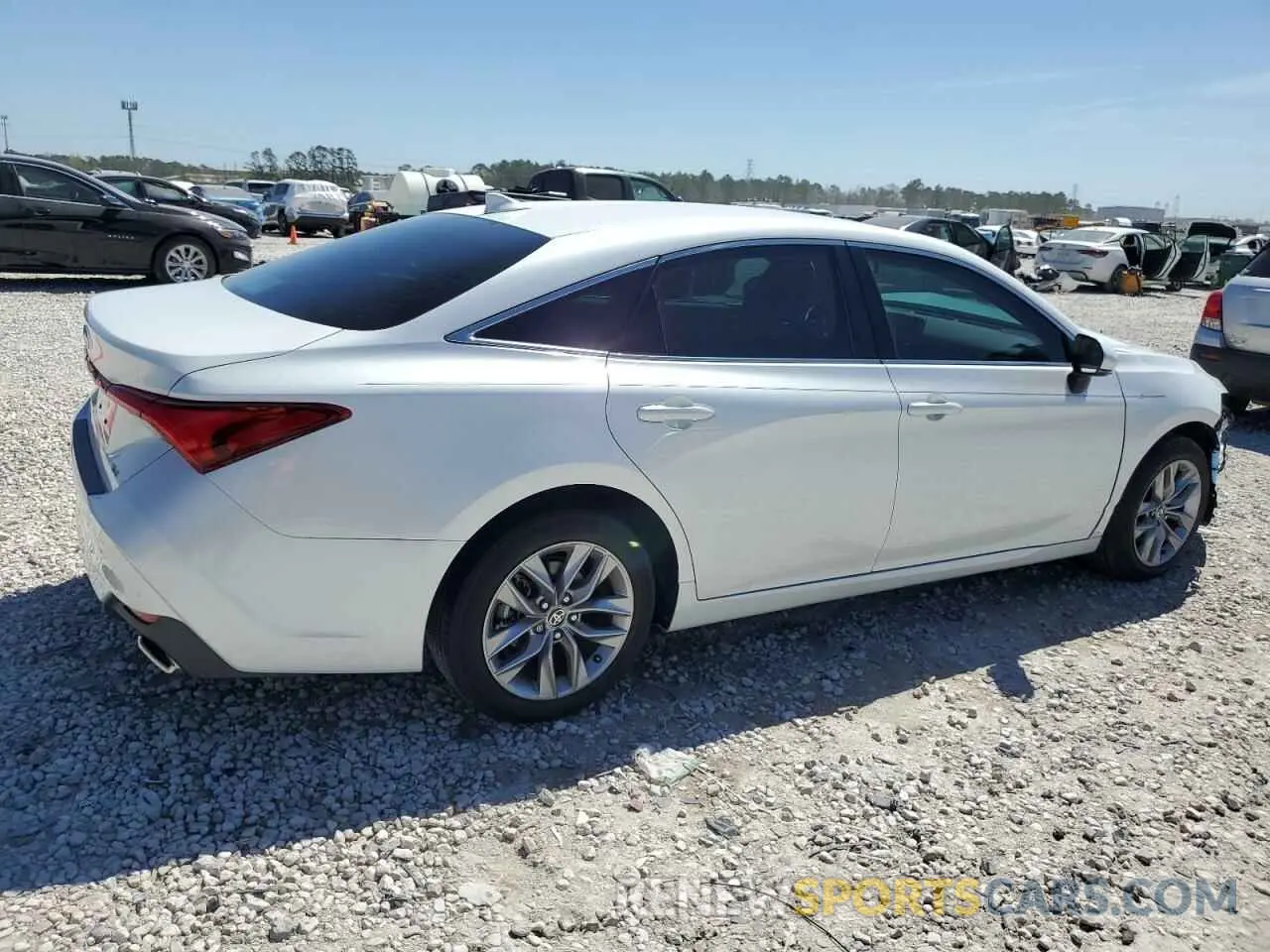 3 Photograph of a damaged car 4T1JZ1FB4MU070684 TOYOTA AVALON 2021
