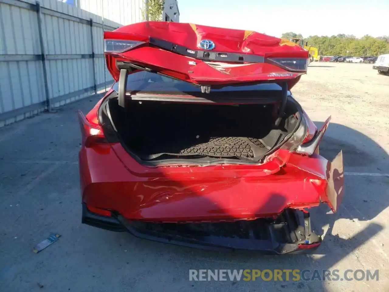 6 Photograph of a damaged car 4T1AA1AB0NU015696 TOYOTA AVALON 2022