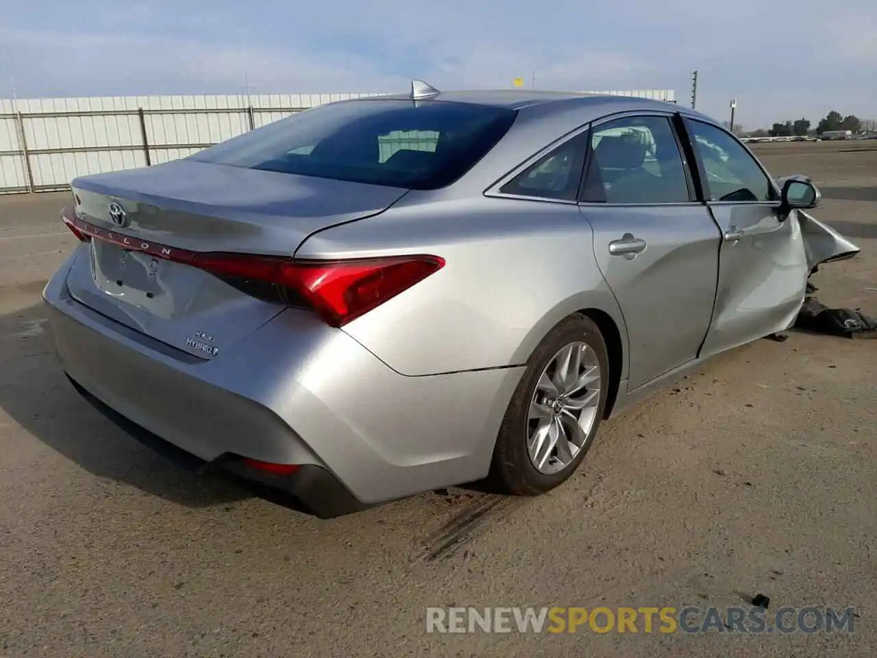 4 Photograph of a damaged car 4T1AA1AB3NU011805 TOYOTA AVALON 2022