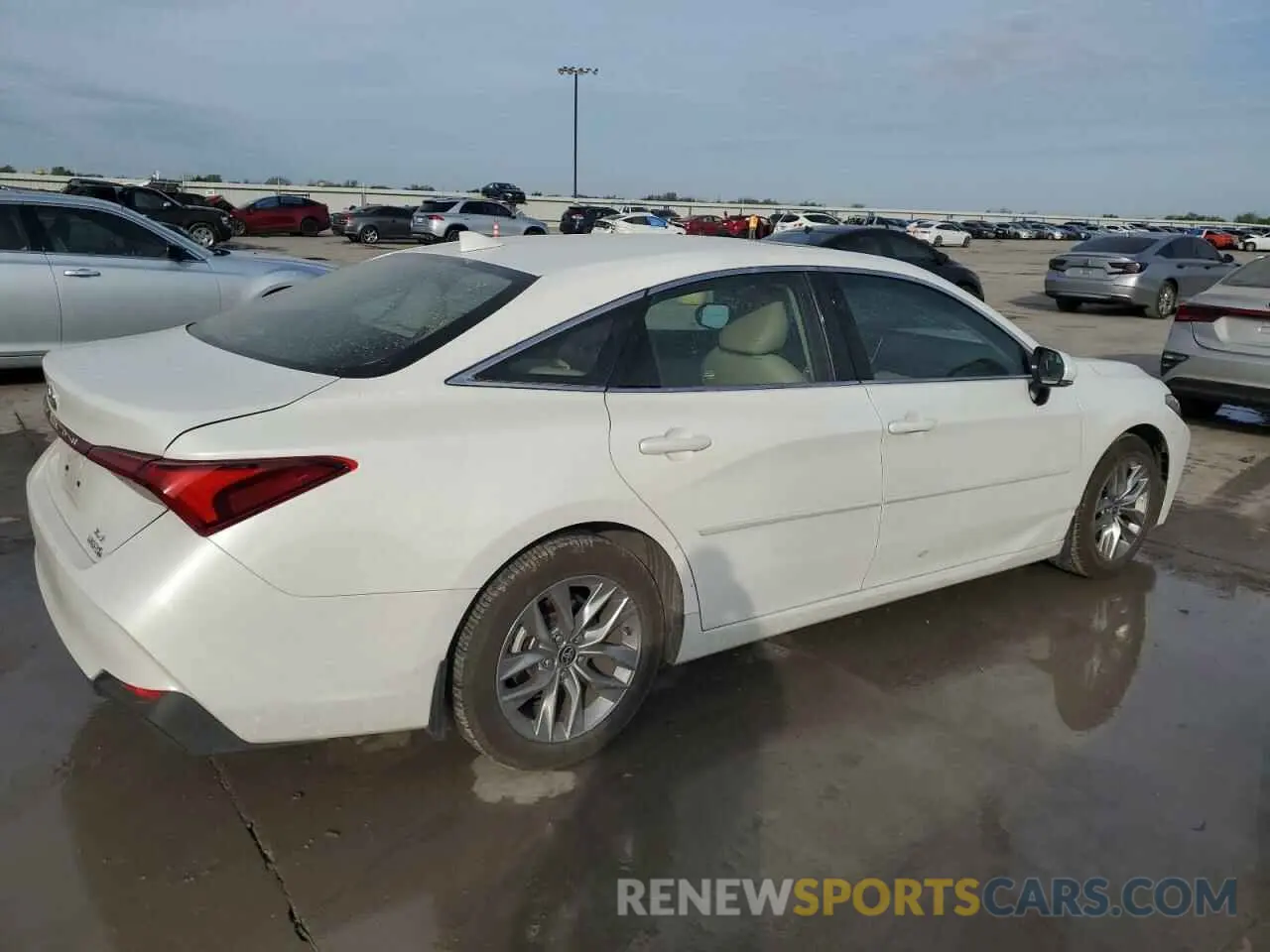 3 Photograph of a damaged car 4T1AA1AB4NU014048 TOYOTA AVALON 2022