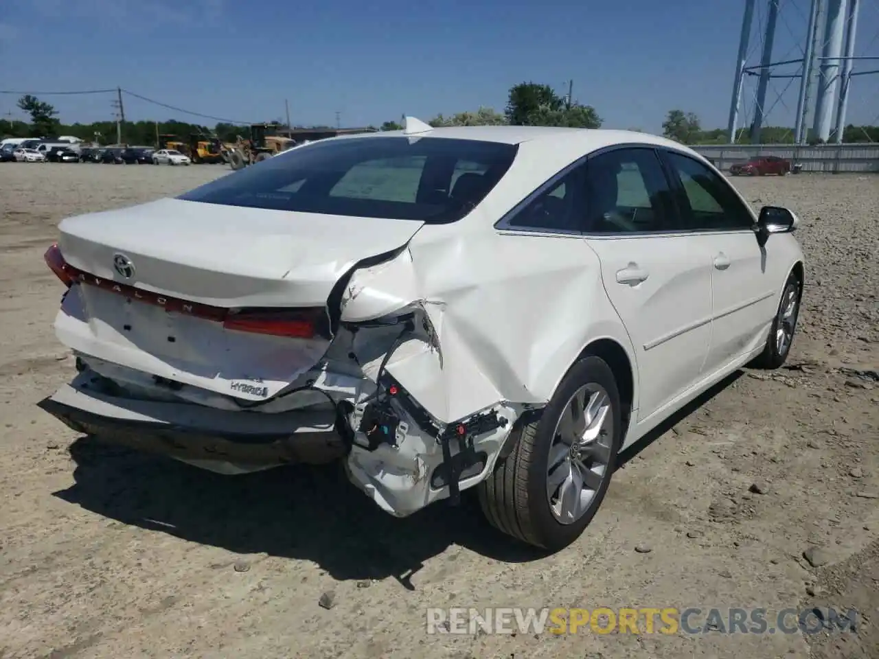 4 Photograph of a damaged car 4T1AA1AB8NU012691 TOYOTA AVALON 2022