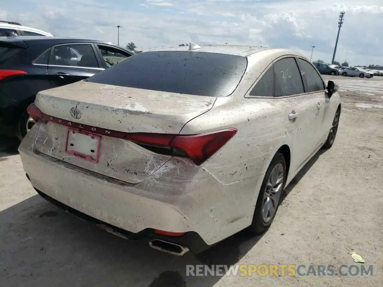 4 Photograph of a damaged car 4T1AZ1FB3NU078129 TOYOTA AVALON 2022