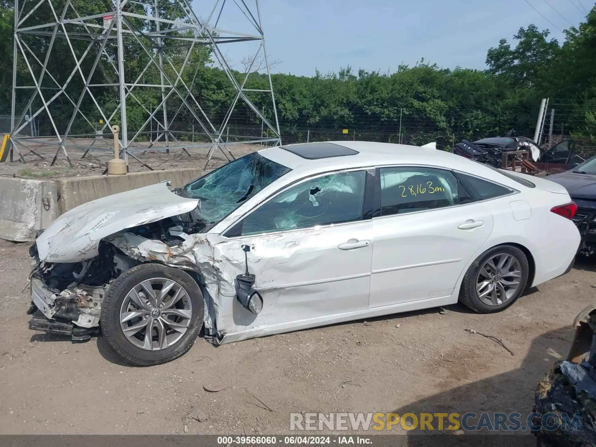 15 Photograph of a damaged car 4T1AZ1FB6NU077928 TOYOTA AVALON 2022