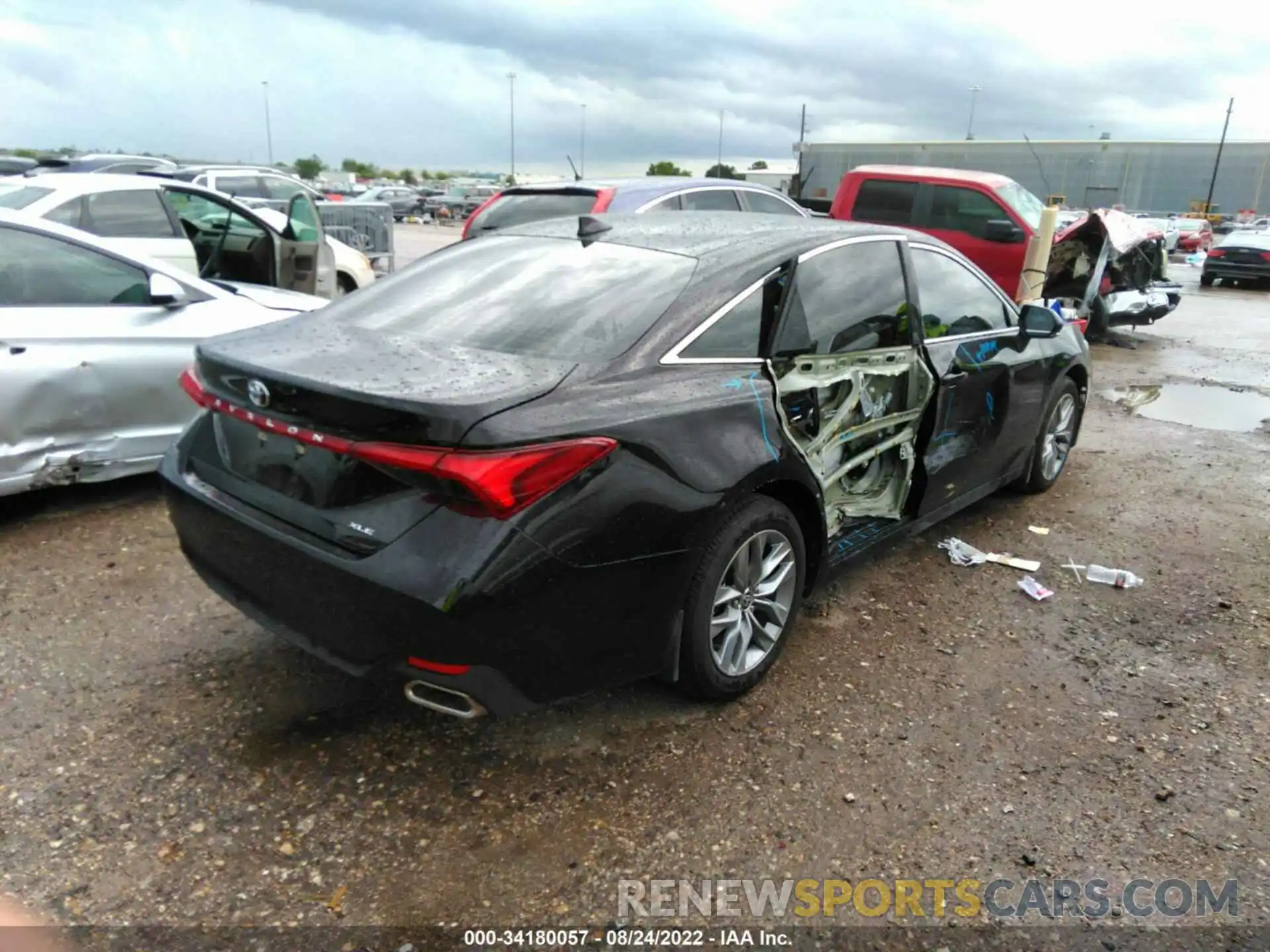 4 Photograph of a damaged car 4T1AZ1FB8NU079177 TOYOTA AVALON 2022