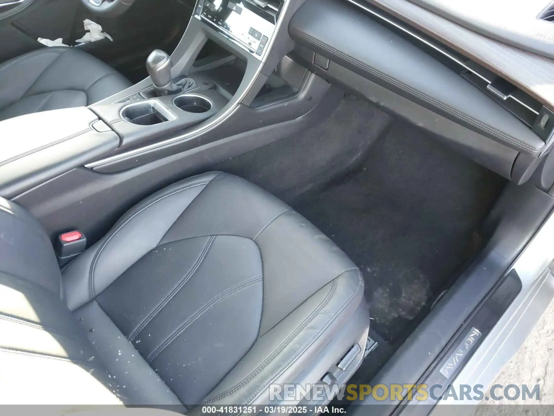 5 Photograph of a damaged car 4T1AZ1FBXNU085305 TOYOTA AVALON 2022