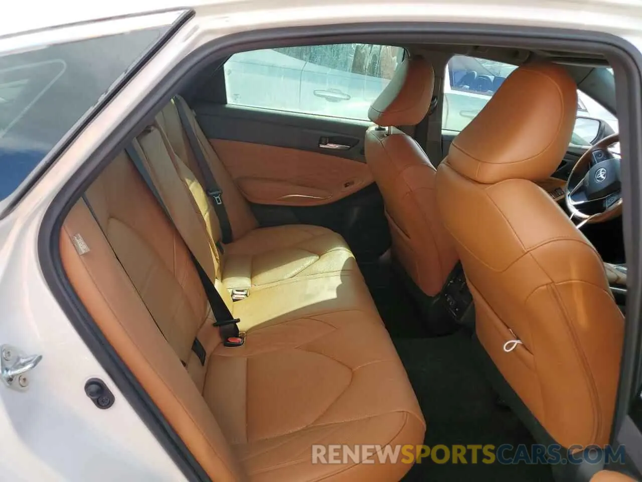 11 Photograph of a damaged car 4T1CA1AB4NU013698 TOYOTA AVALON 2022