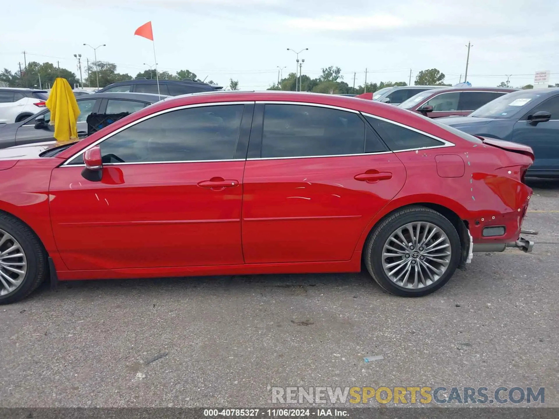 14 Photograph of a damaged car 4T1CZ1FB9NU076555 TOYOTA AVALON 2022