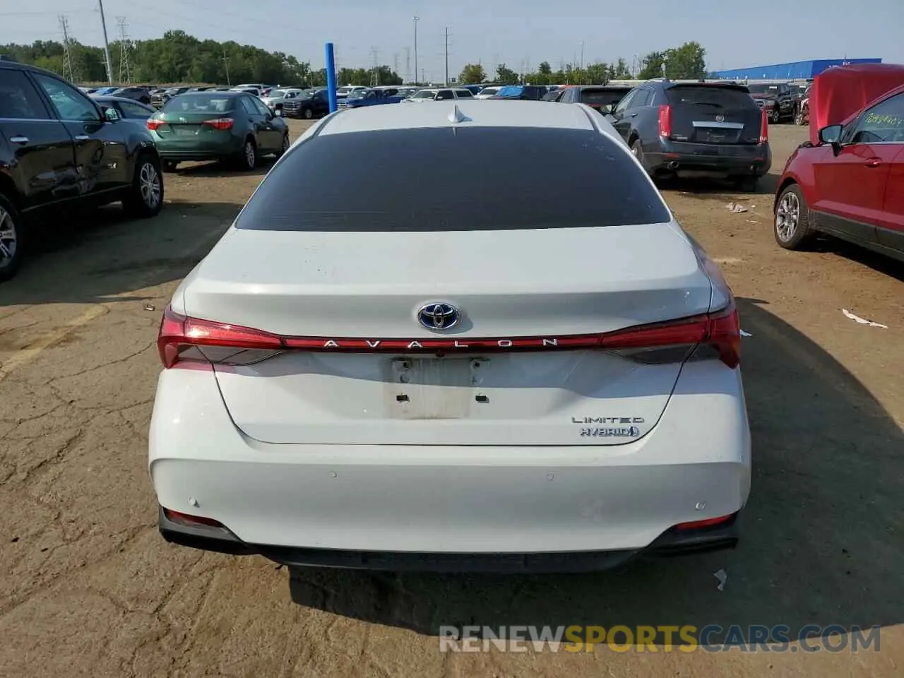 6 Photograph of a damaged car 4T1DA1AB0NU012729 TOYOTA AVALON 2022