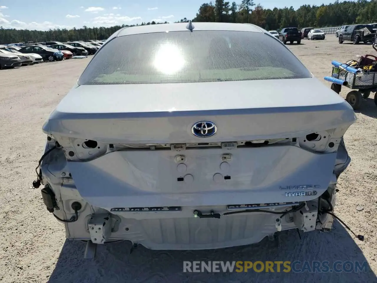 6 Photograph of a damaged car 4T1DA1AB1NU012528 TOYOTA AVALON 2022