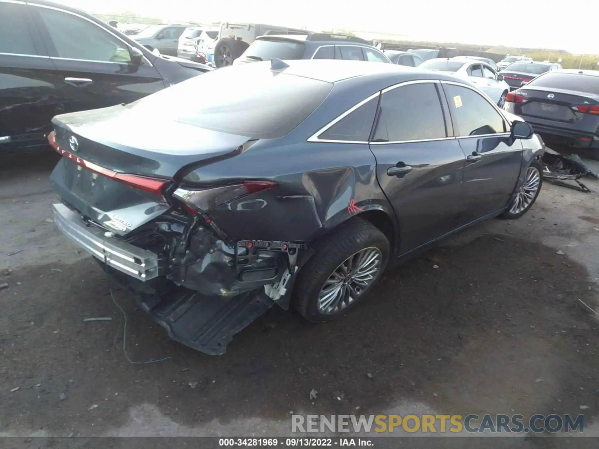 4 Photograph of a damaged car 4T1DA1AB1NU012576 TOYOTA AVALON 2022