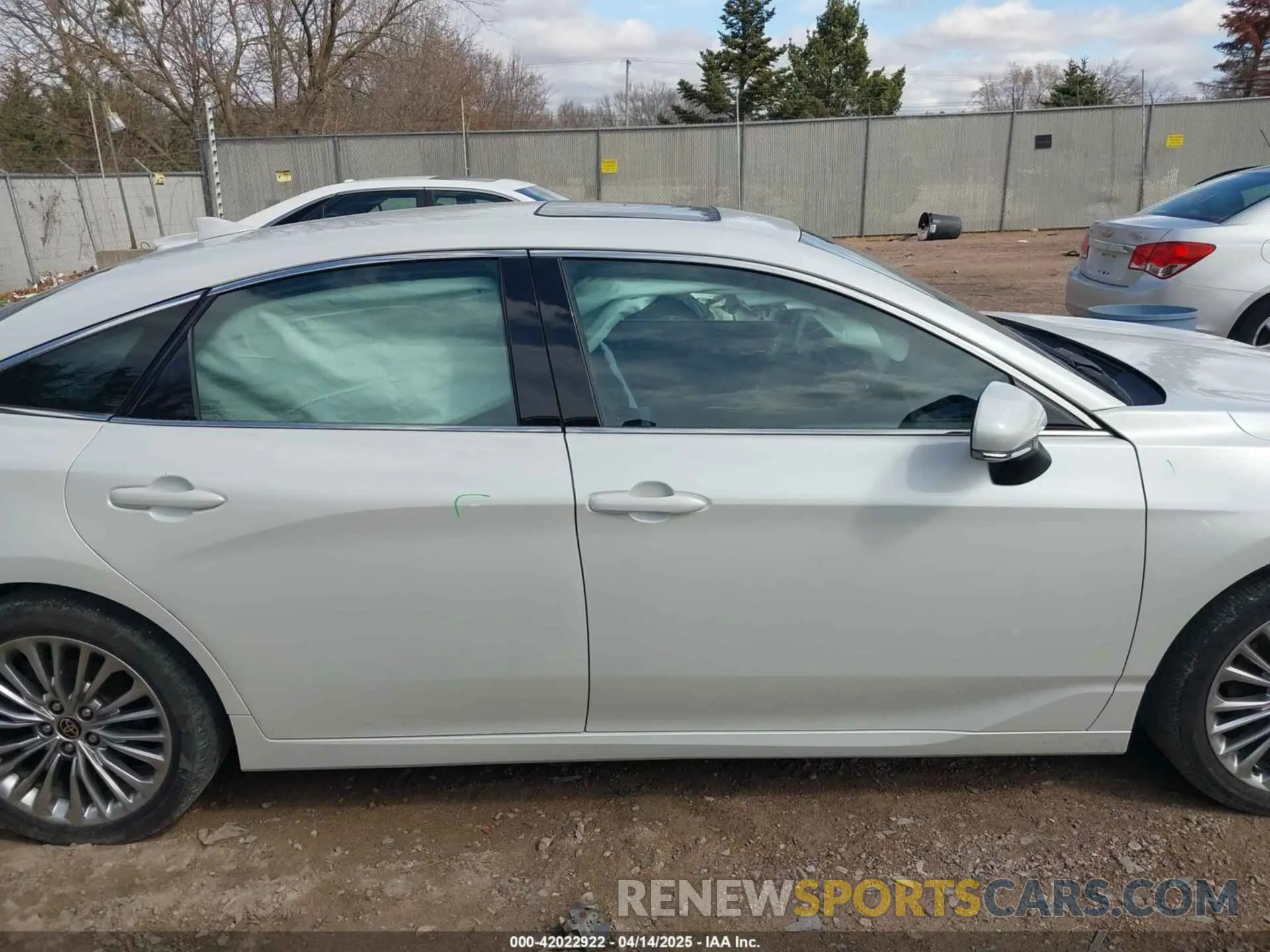 13 Photograph of a damaged car 4T1DA1AB1NU013114 TOYOTA AVALON 2022