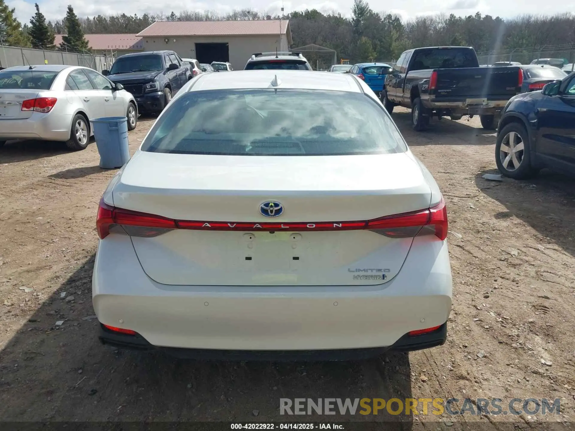 16 Photograph of a damaged car 4T1DA1AB1NU013114 TOYOTA AVALON 2022