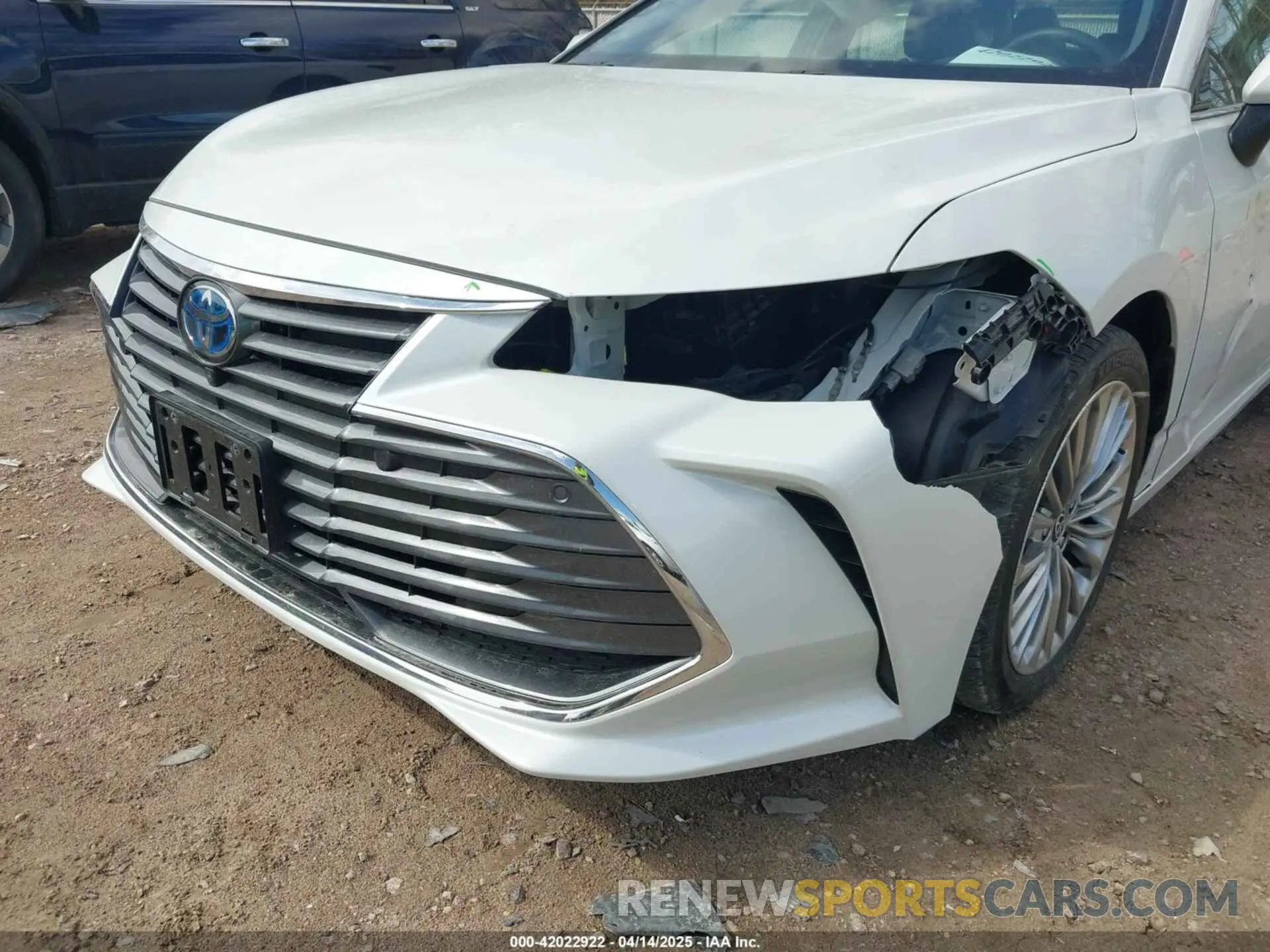 17 Photograph of a damaged car 4T1DA1AB1NU013114 TOYOTA AVALON 2022