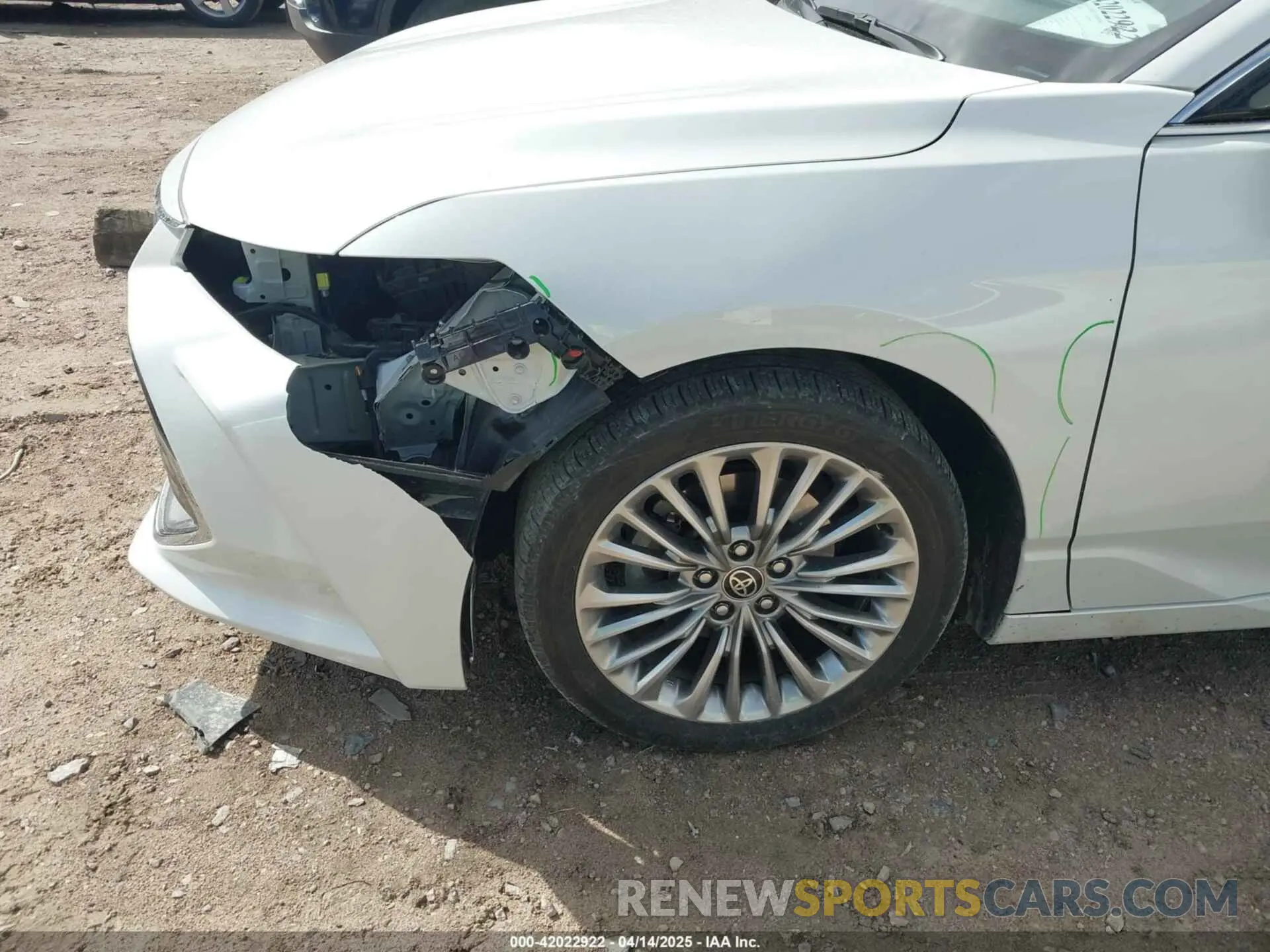 18 Photograph of a damaged car 4T1DA1AB1NU013114 TOYOTA AVALON 2022