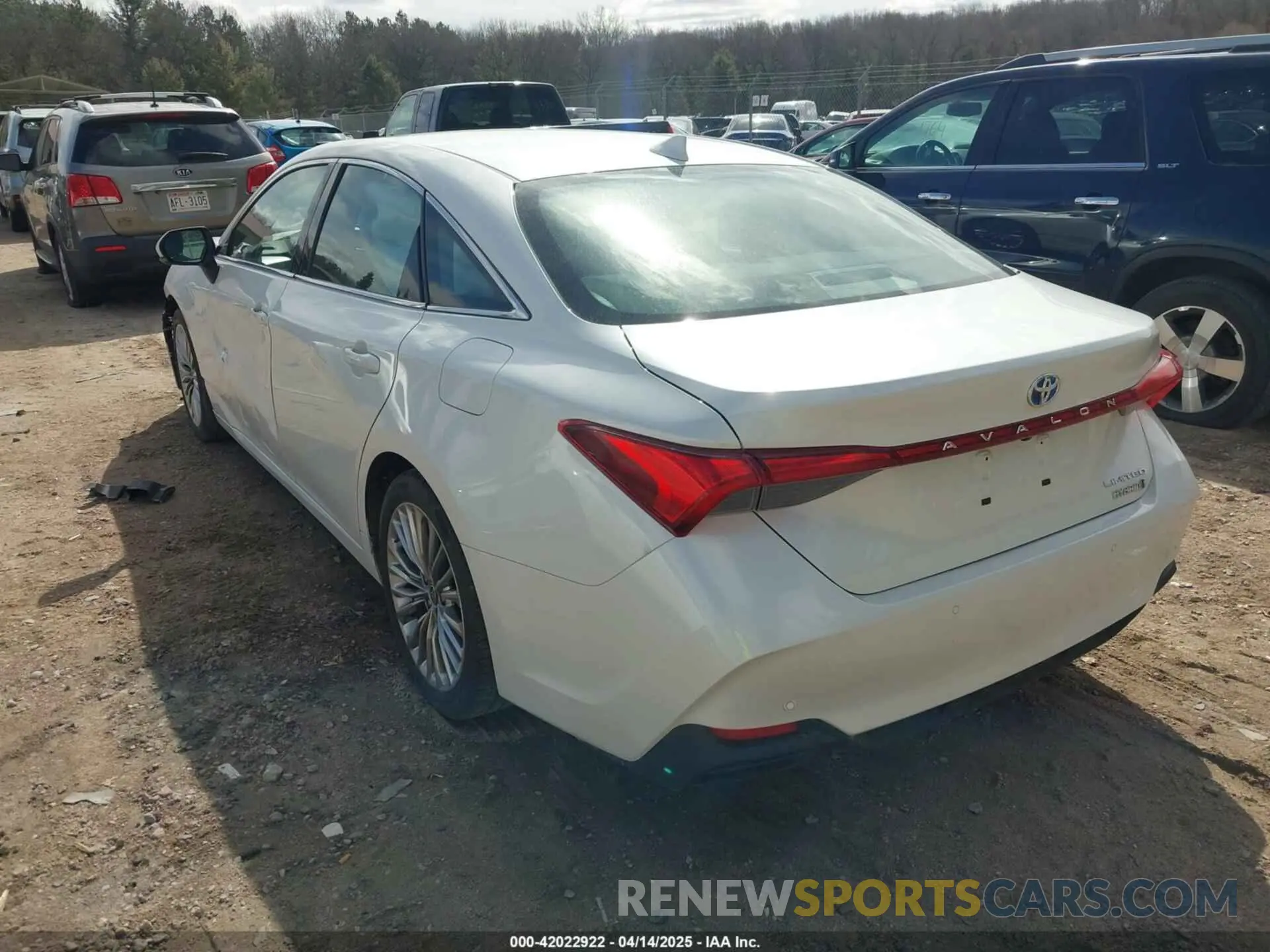 3 Photograph of a damaged car 4T1DA1AB1NU013114 TOYOTA AVALON 2022