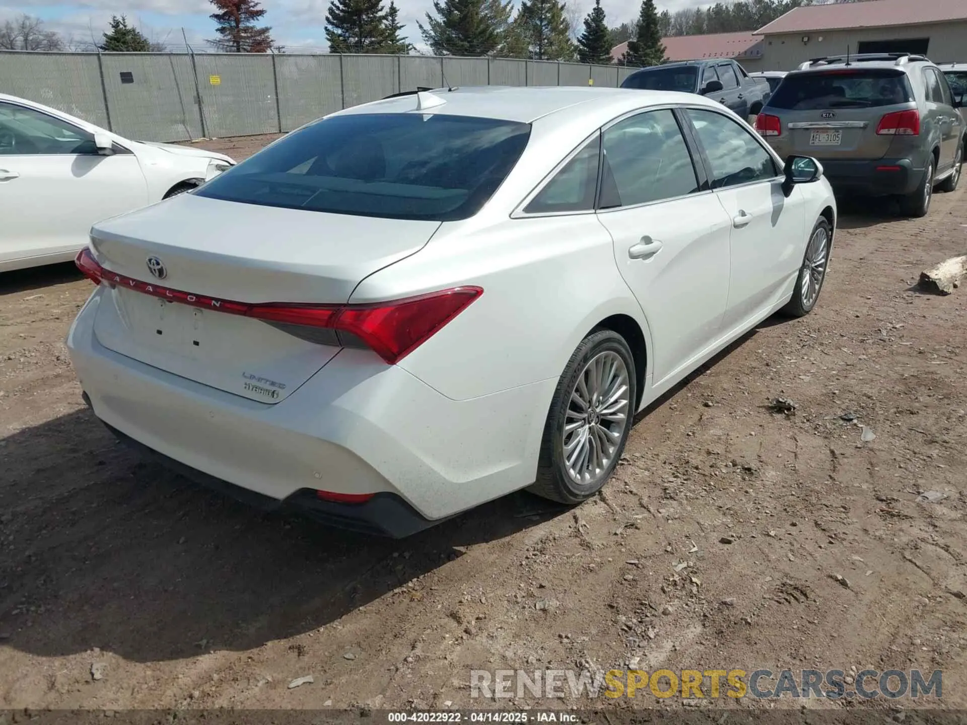 4 Photograph of a damaged car 4T1DA1AB1NU013114 TOYOTA AVALON 2022