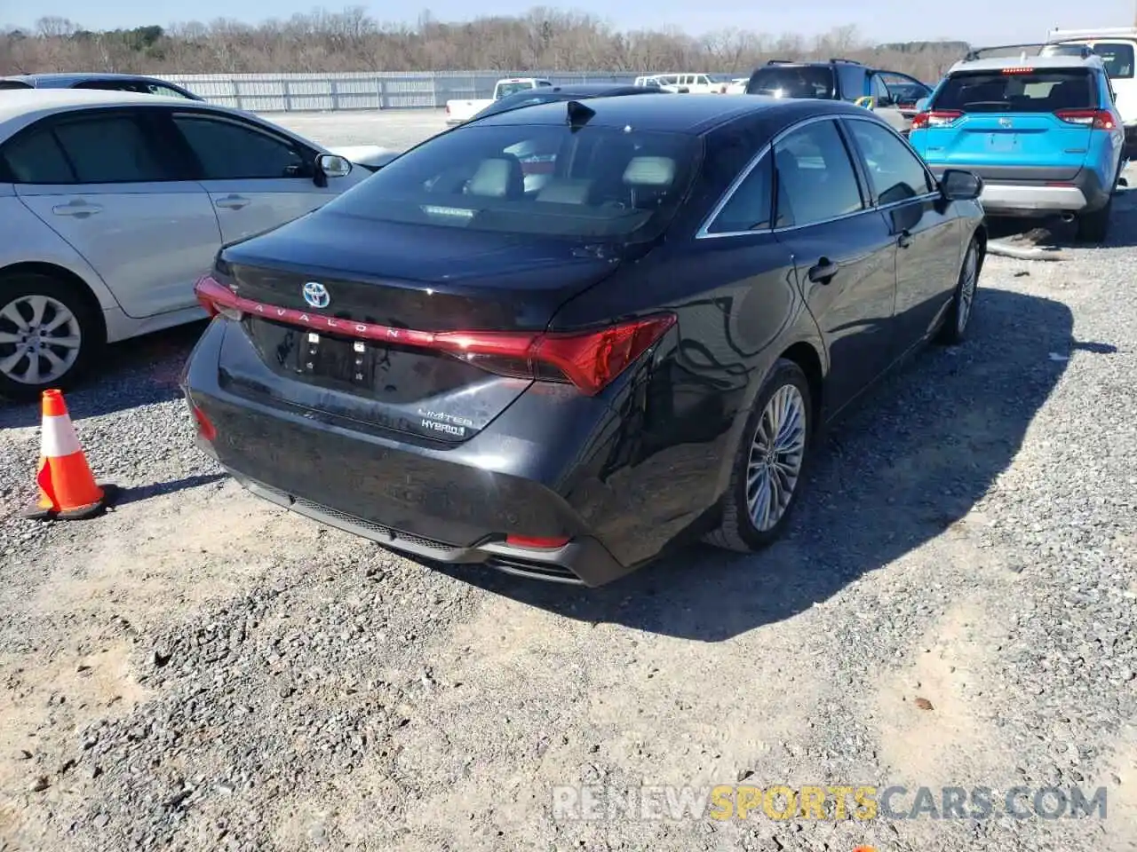 4 Photograph of a damaged car 4T1DA1AB3NU012353 TOYOTA AVALON 2022