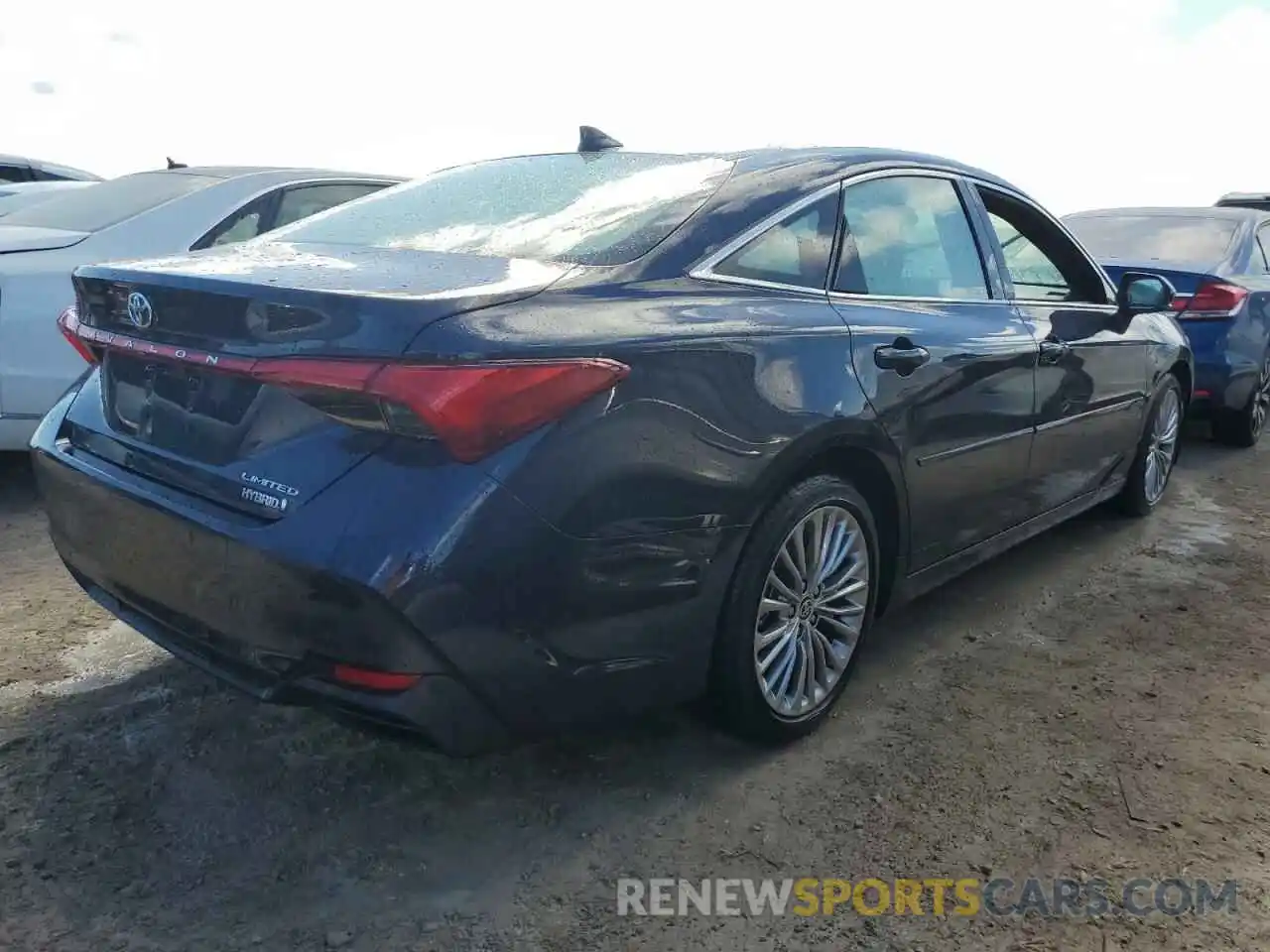 4 Photograph of a damaged car 4T1DA1AB4NU013902 TOYOTA AVALON 2022