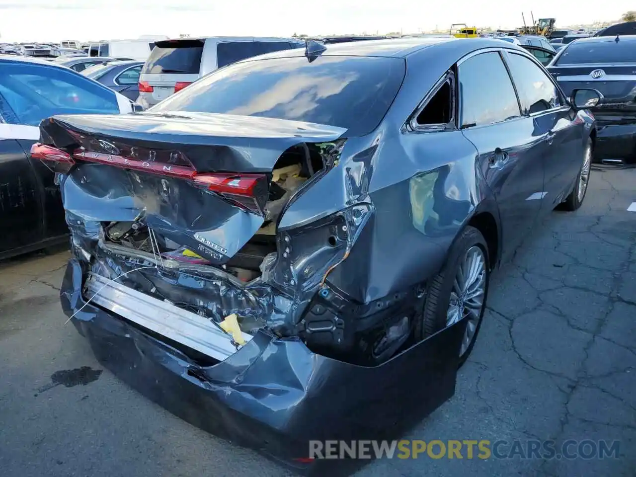 4 Photograph of a damaged car 4T1DA1AB5NU011396 TOYOTA AVALON 2022