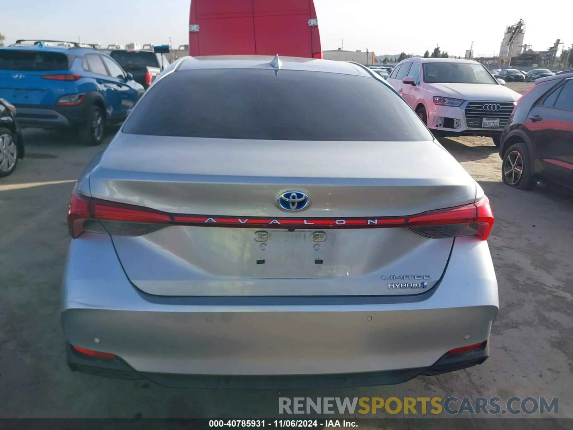 17 Photograph of a damaged car 4T1DA1AB6NU014548 TOYOTA AVALON 2022