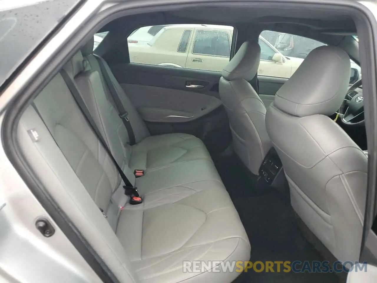 10 Photograph of a damaged car 4T1DA1AB6NU015666 TOYOTA AVALON 2022