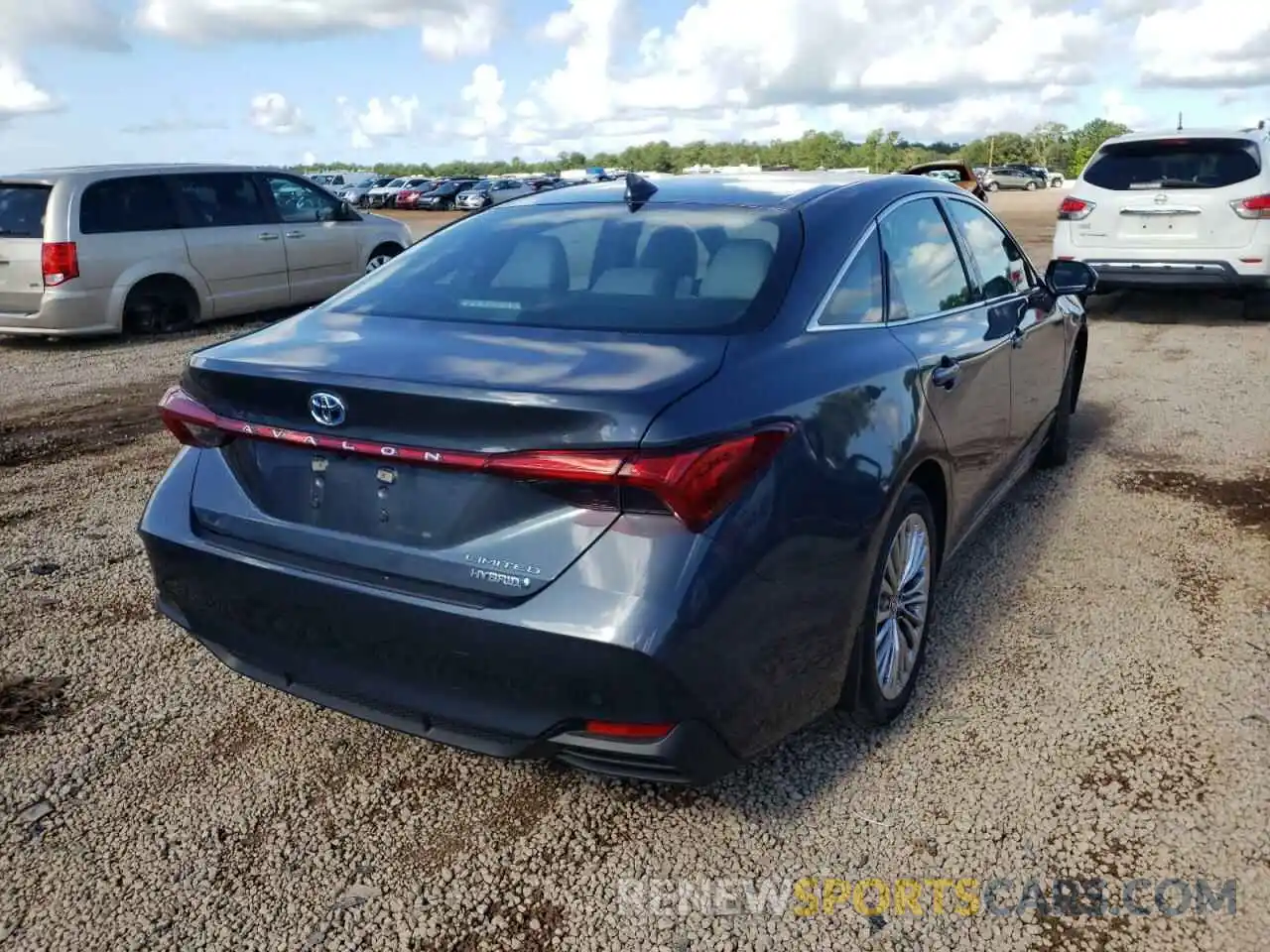 4 Photograph of a damaged car 4T1DA1AB7NU012713 TOYOTA AVALON 2022