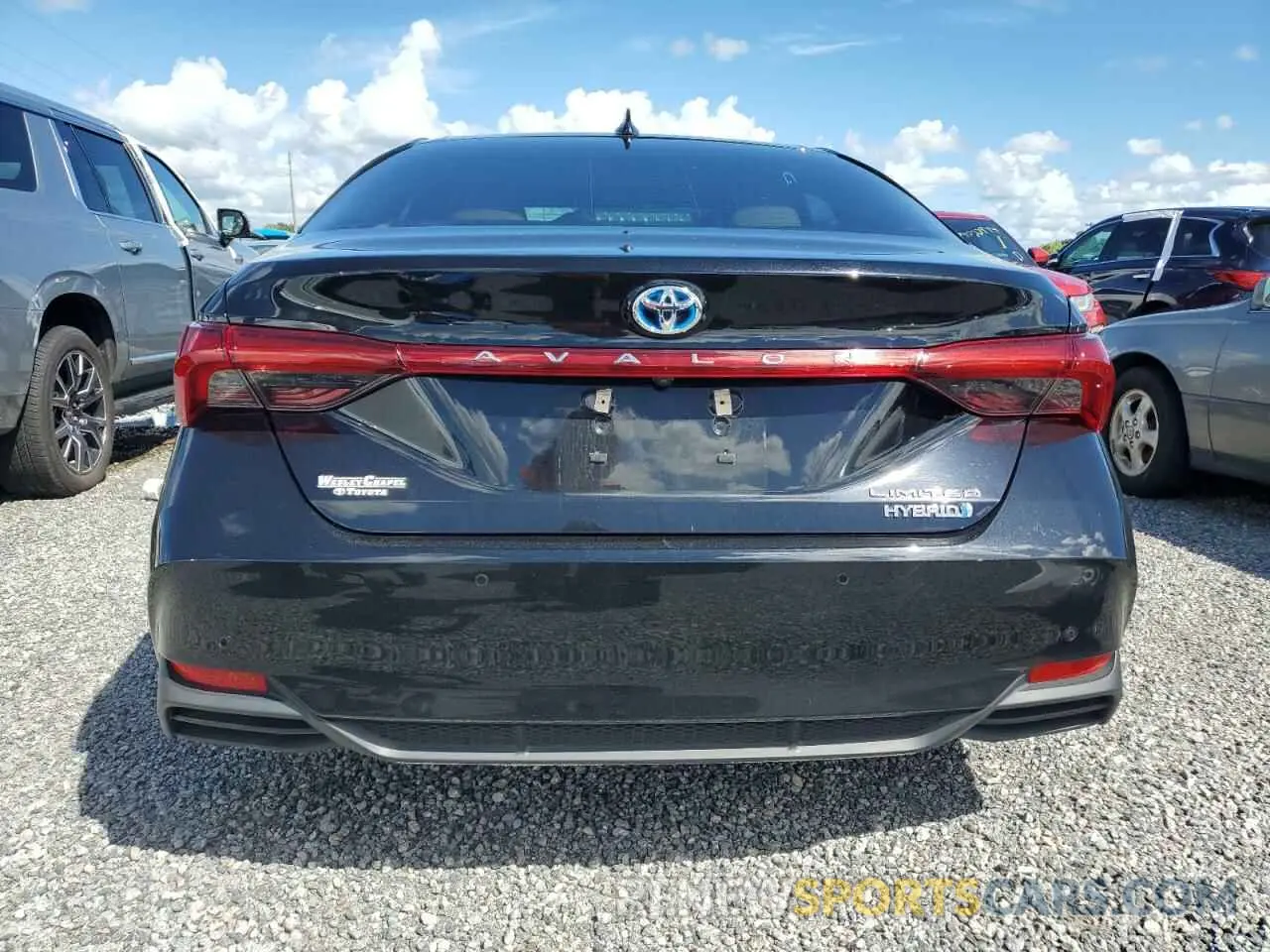 6 Photograph of a damaged car 4T1DA1AB8NU011862 TOYOTA AVALON 2022