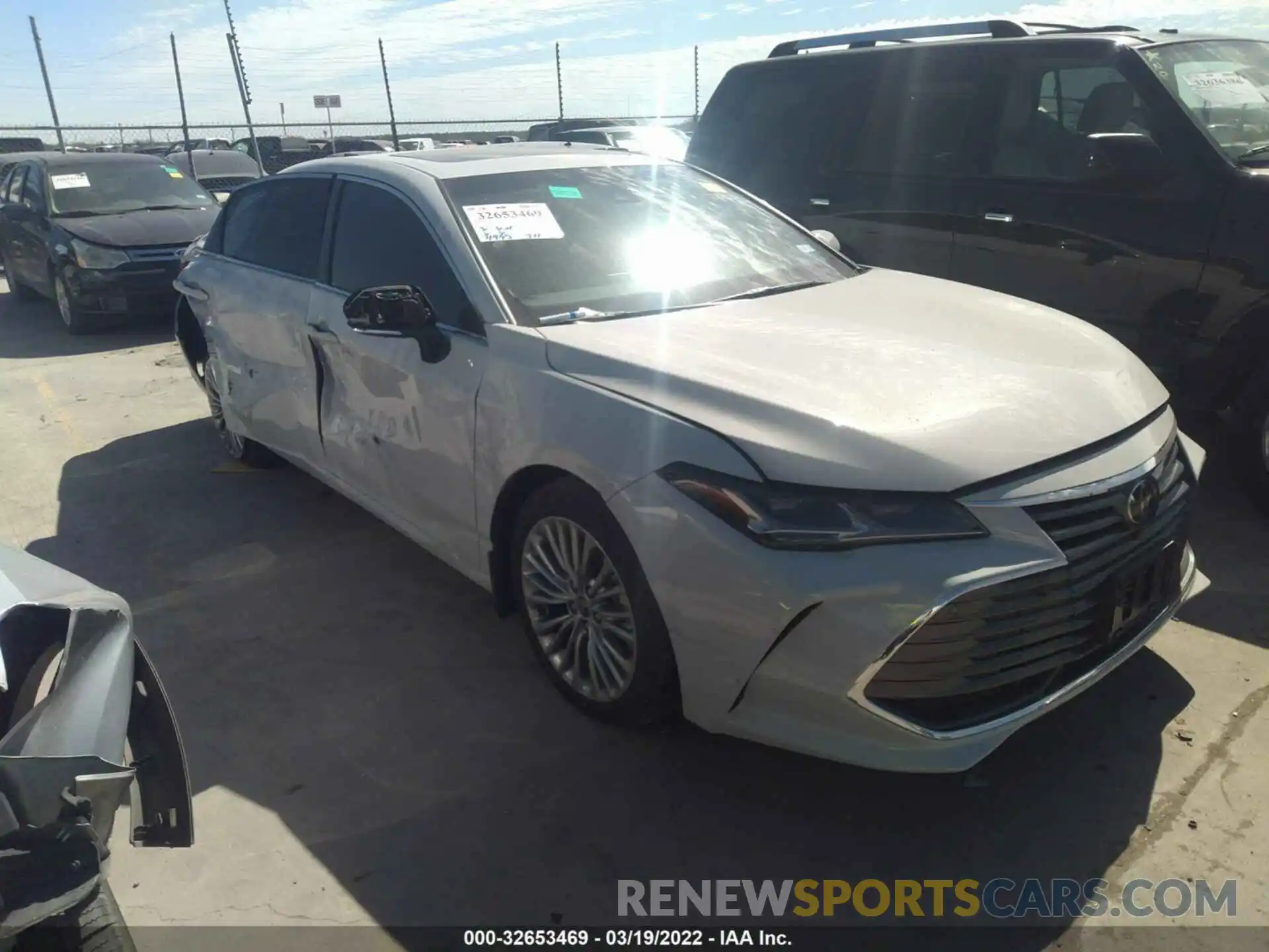 1 Photograph of a damaged car 4T1DZ1FB4NU071994 TOYOTA AVALON 2022