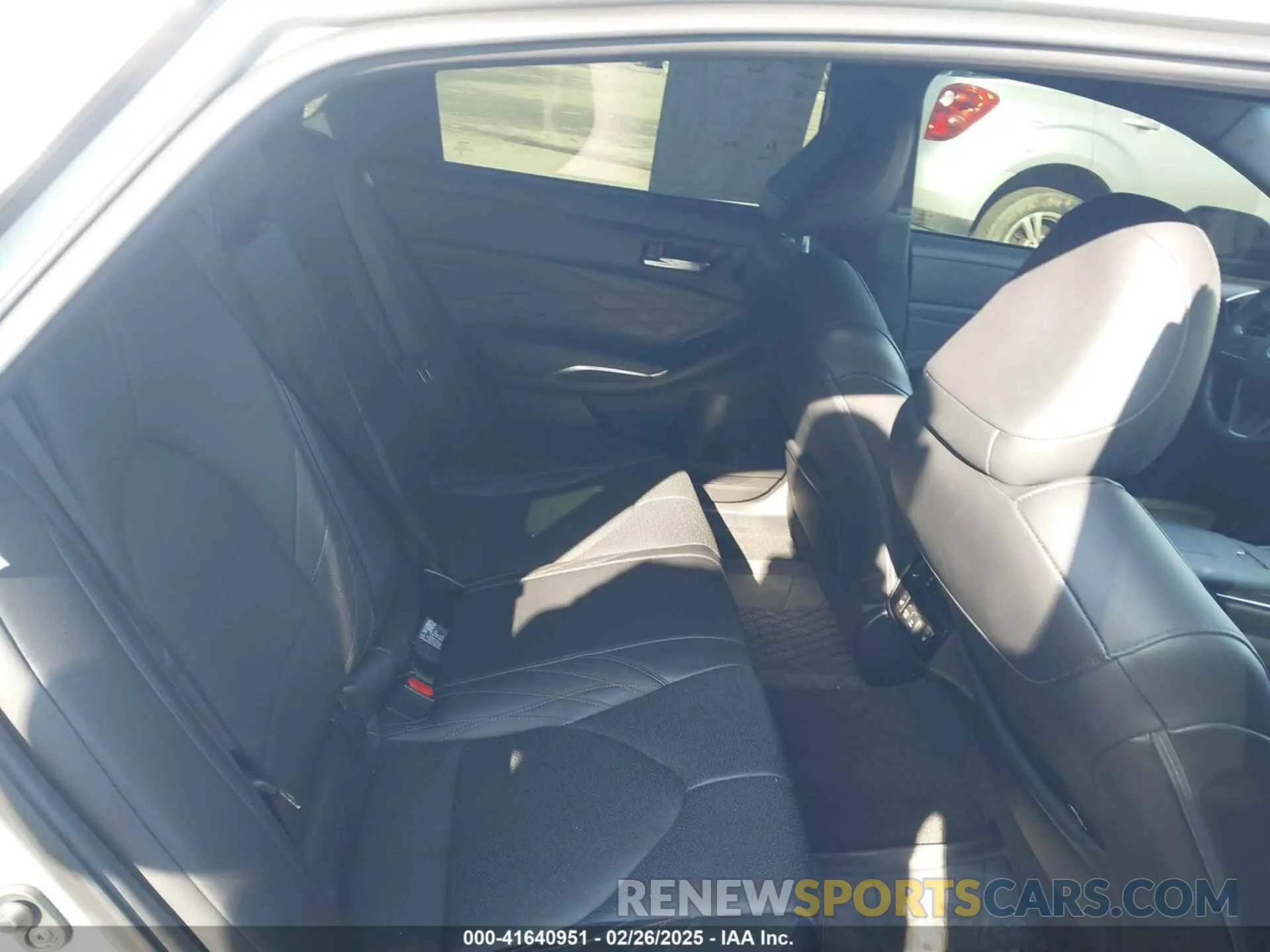 8 Photograph of a damaged car 4T1DZ1FB7NU073335 TOYOTA AVALON 2022