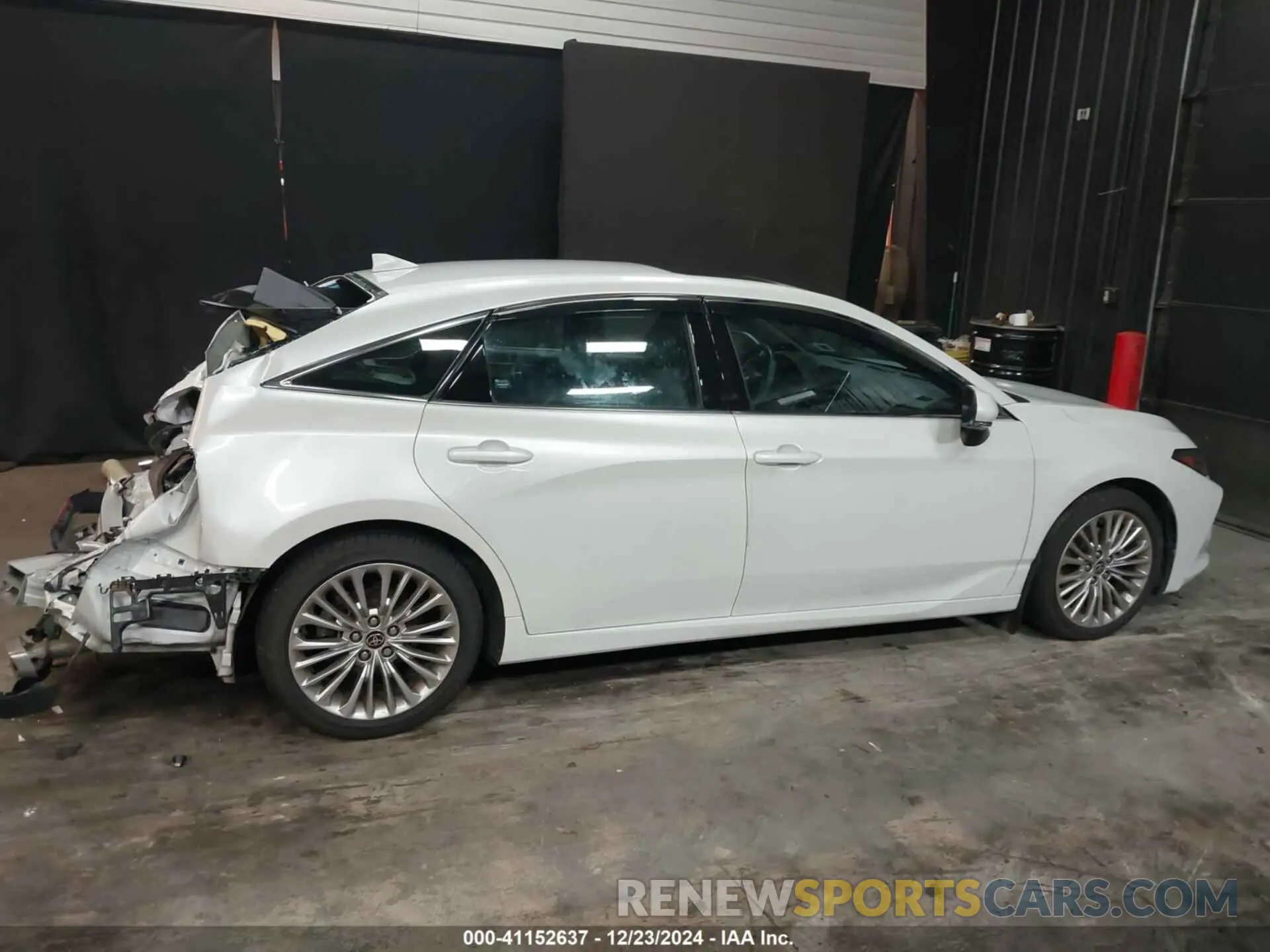 13 Photograph of a damaged car 4T1DZ1FBXNU076021 TOYOTA AVALON 2022