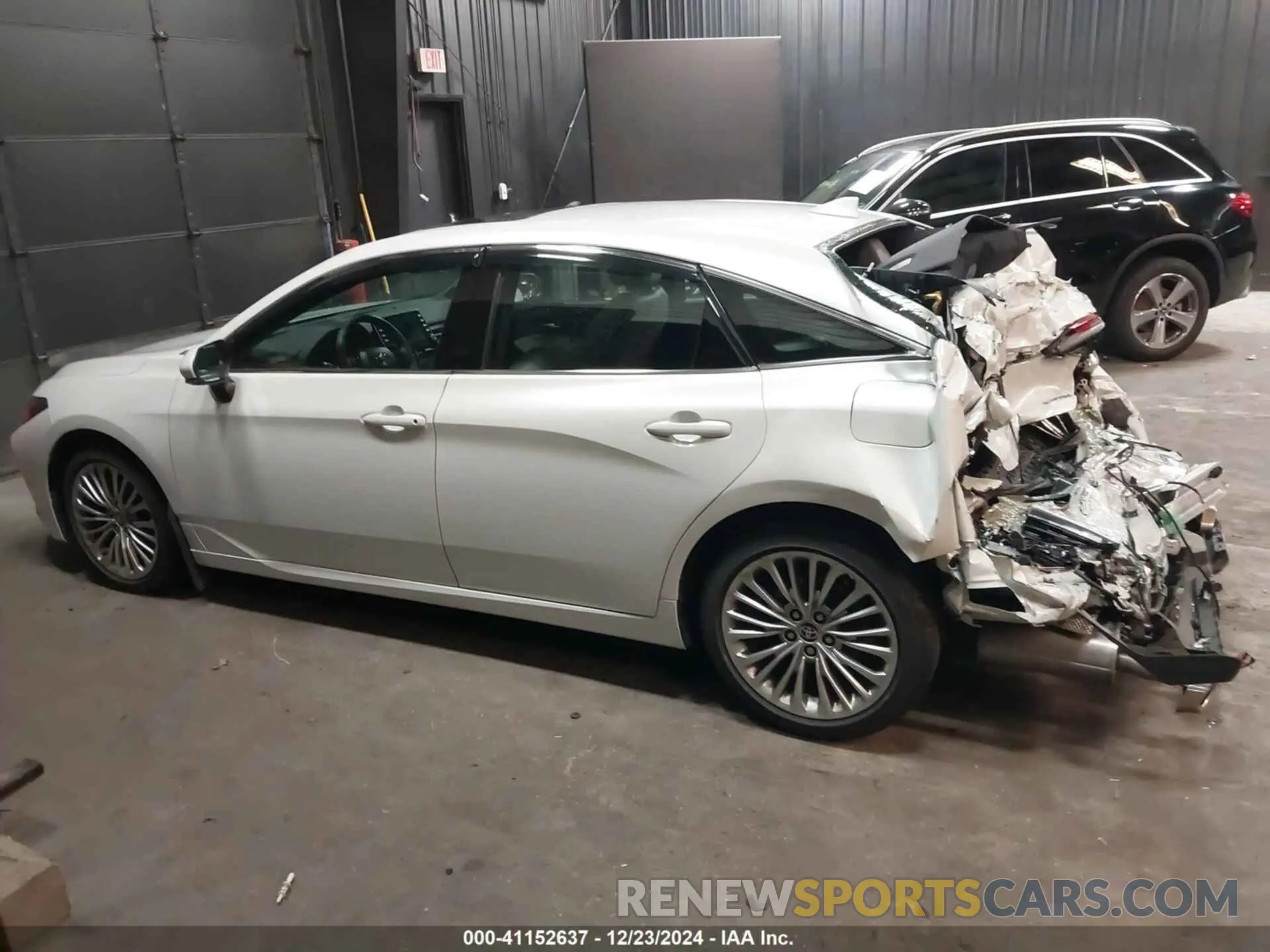 14 Photograph of a damaged car 4T1DZ1FBXNU076021 TOYOTA AVALON 2022