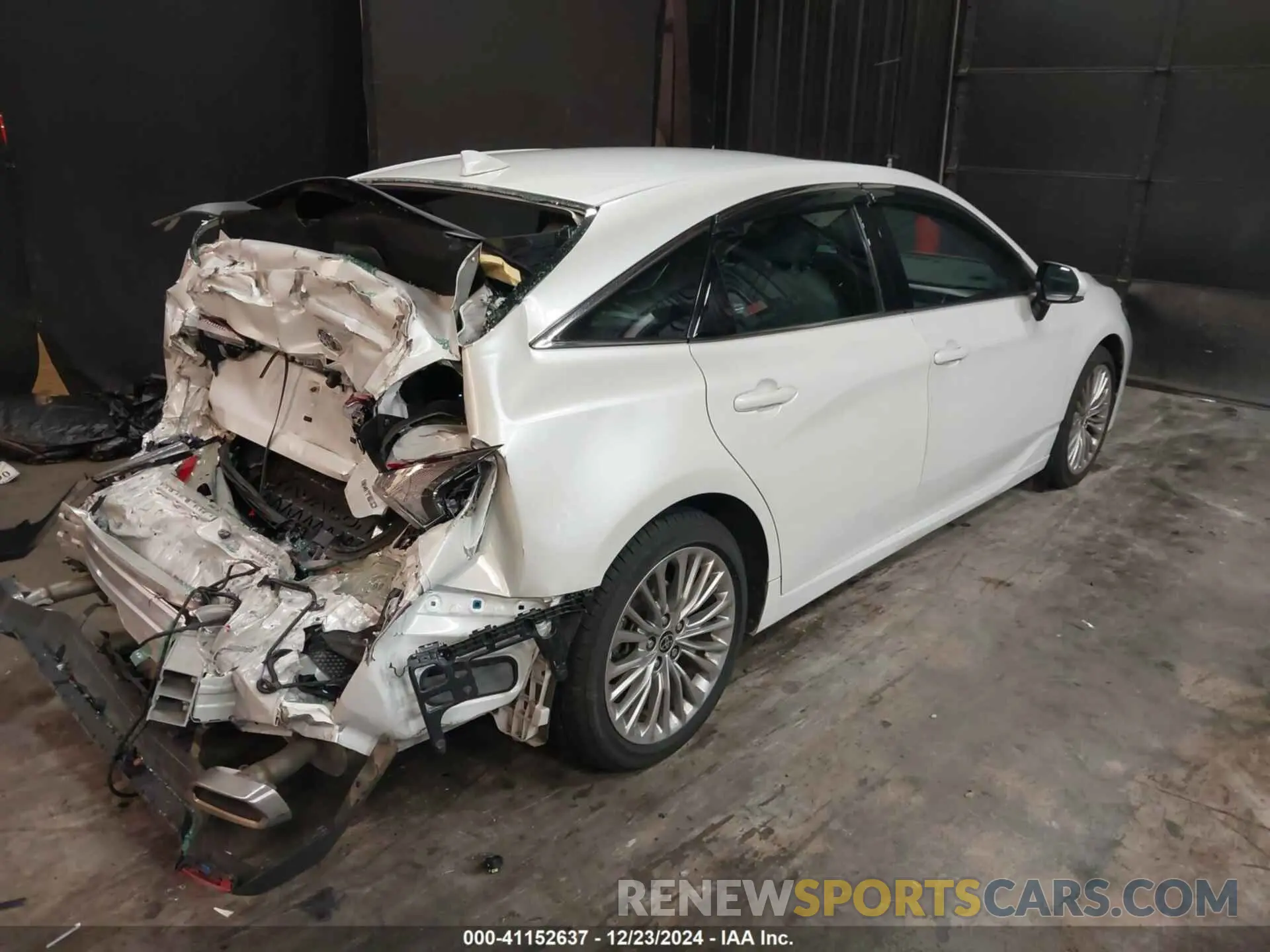 4 Photograph of a damaged car 4T1DZ1FBXNU076021 TOYOTA AVALON 2022