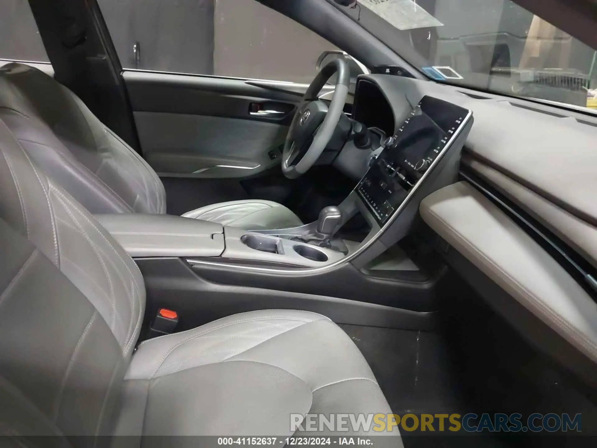 5 Photograph of a damaged car 4T1DZ1FBXNU076021 TOYOTA AVALON 2022