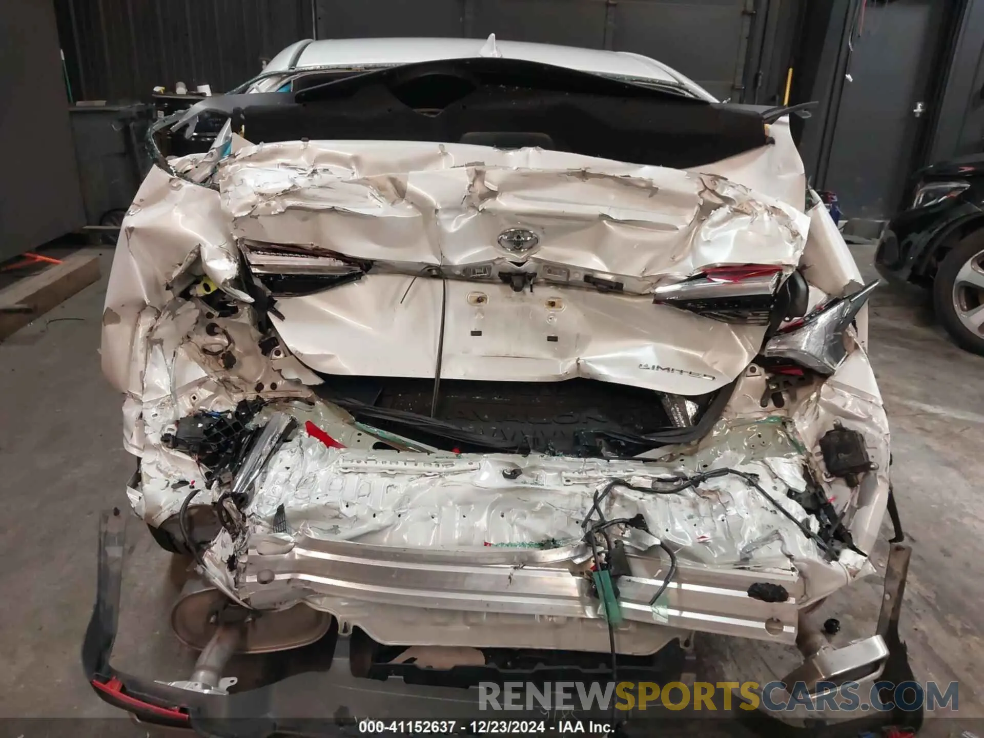 6 Photograph of a damaged car 4T1DZ1FBXNU076021 TOYOTA AVALON 2022