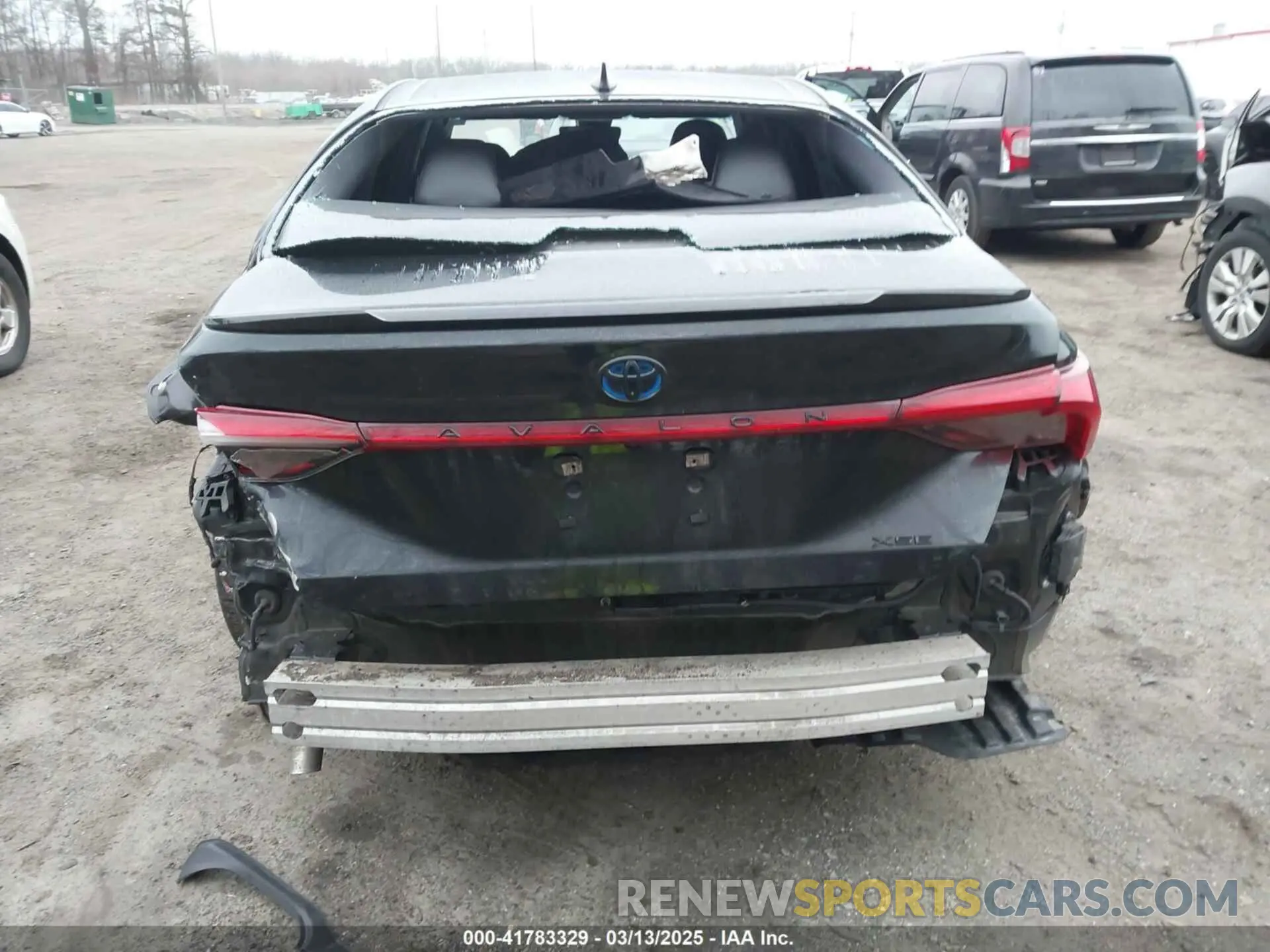 17 Photograph of a damaged car 4T1EA1AB1NU013439 TOYOTA AVALON 2022