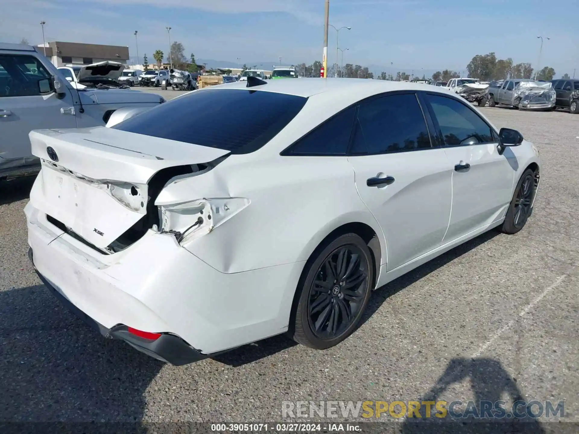 4 Photograph of a damaged car 4T1EA1AB3NU012812 TOYOTA AVALON 2022