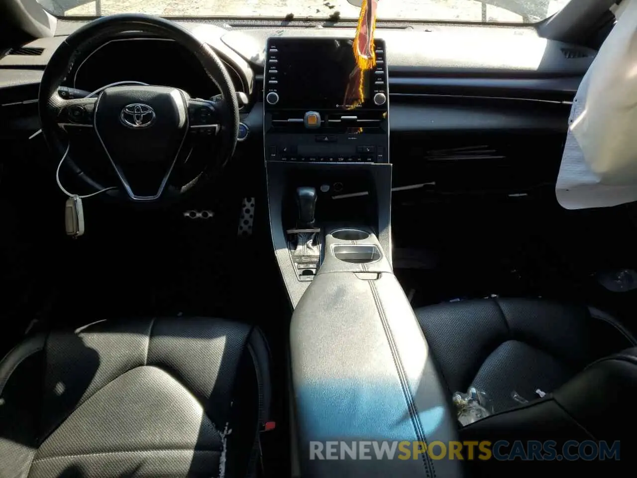 8 Photograph of a damaged car 4T1EA1AB8NU011297 TOYOTA AVALON 2022