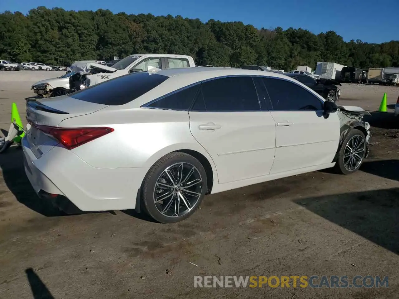 3 Photograph of a damaged car 4T1GZ1FB0NU078082 TOYOTA AVALON 2022