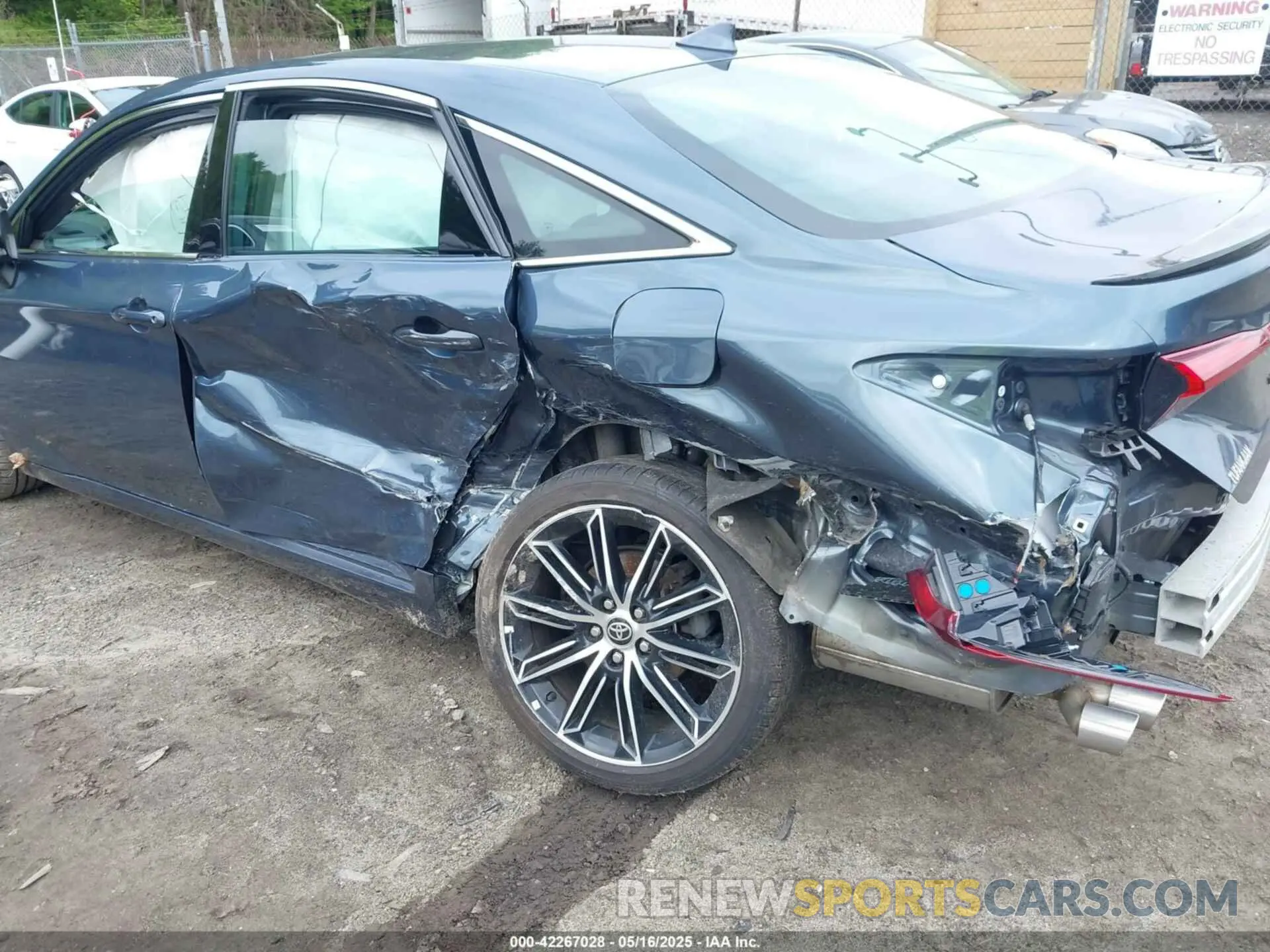 6 Photograph of a damaged car 4T1GZ1FB2NU073675 TOYOTA AVALON 2022