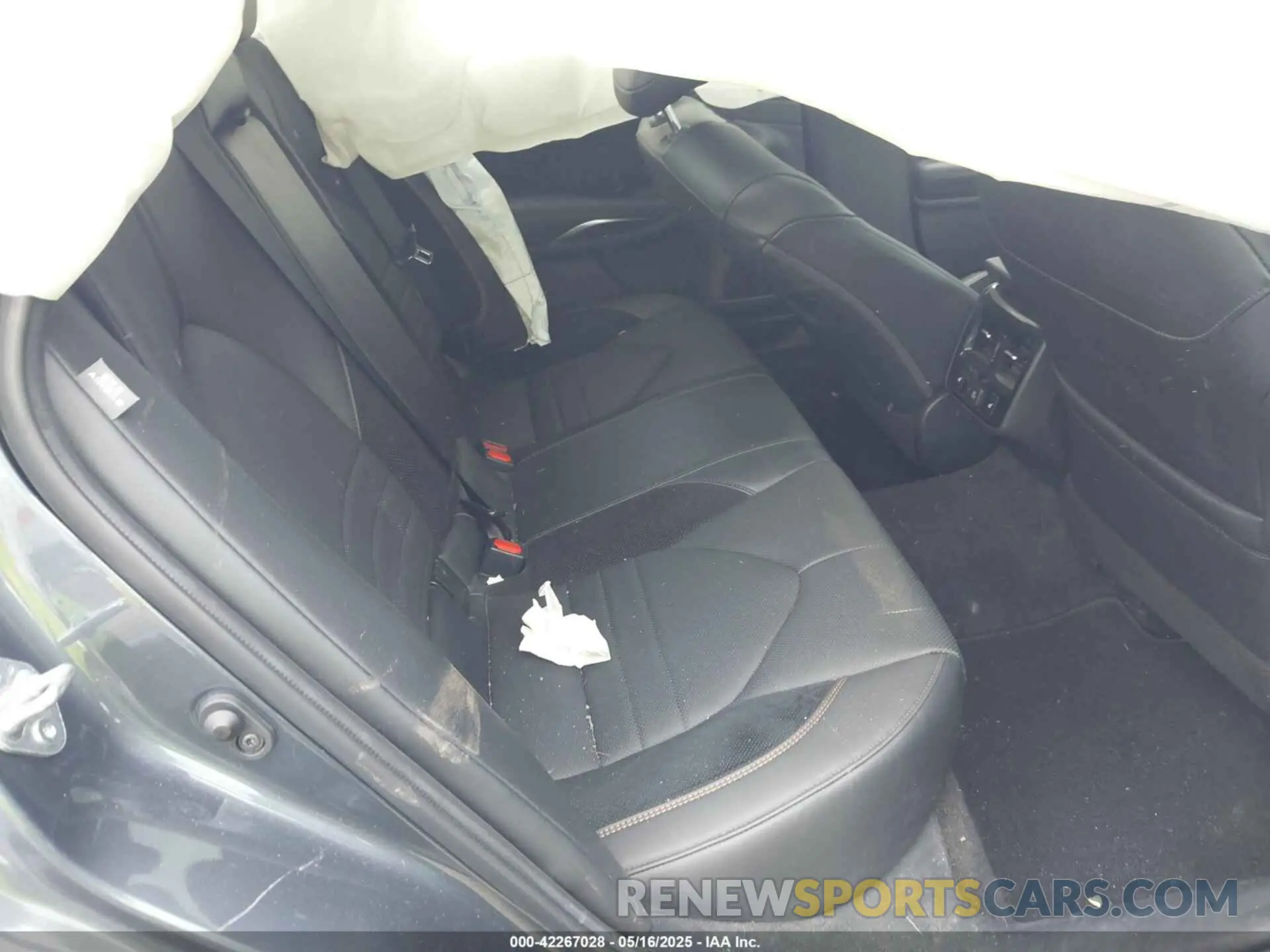 8 Photograph of a damaged car 4T1GZ1FB2NU073675 TOYOTA AVALON 2022