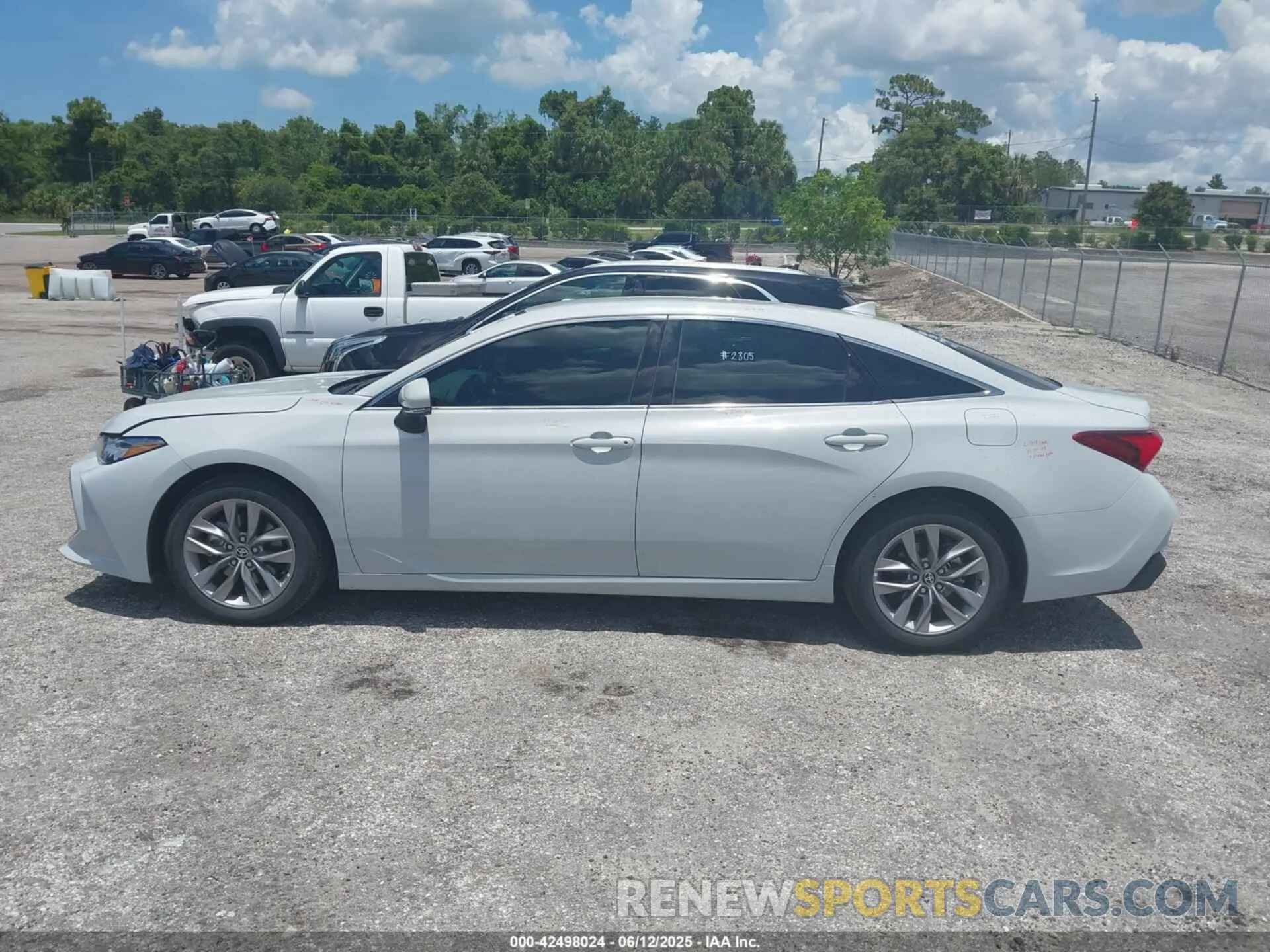 14 Photograph of a damaged car 4T1JA1AB5NU015841 TOYOTA AVALON 2022