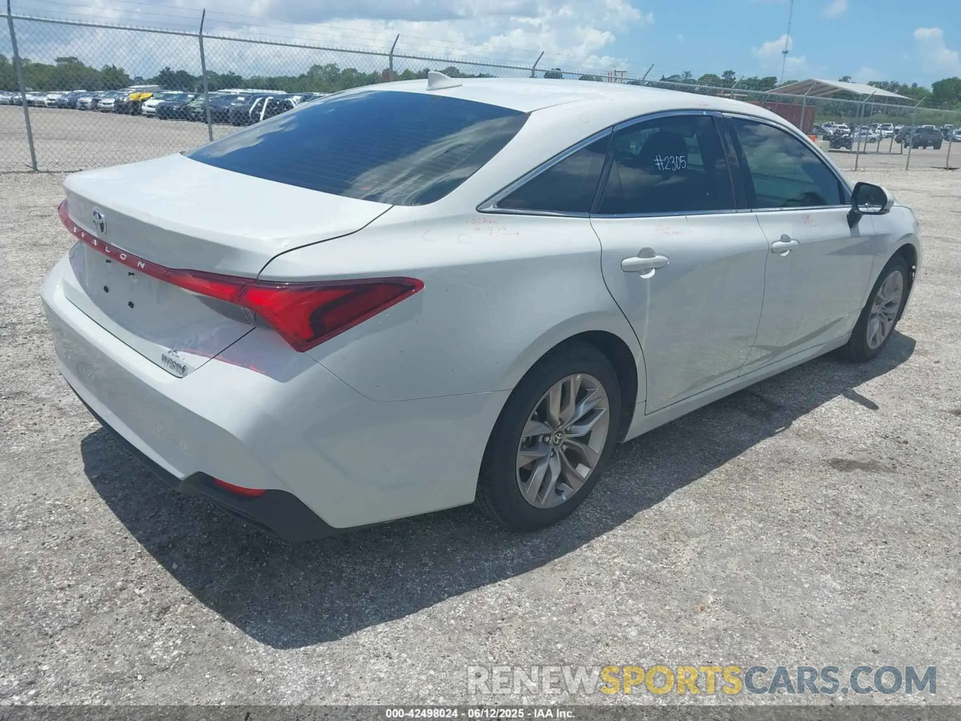 4 Photograph of a damaged car 4T1JA1AB5NU015841 TOYOTA AVALON 2022