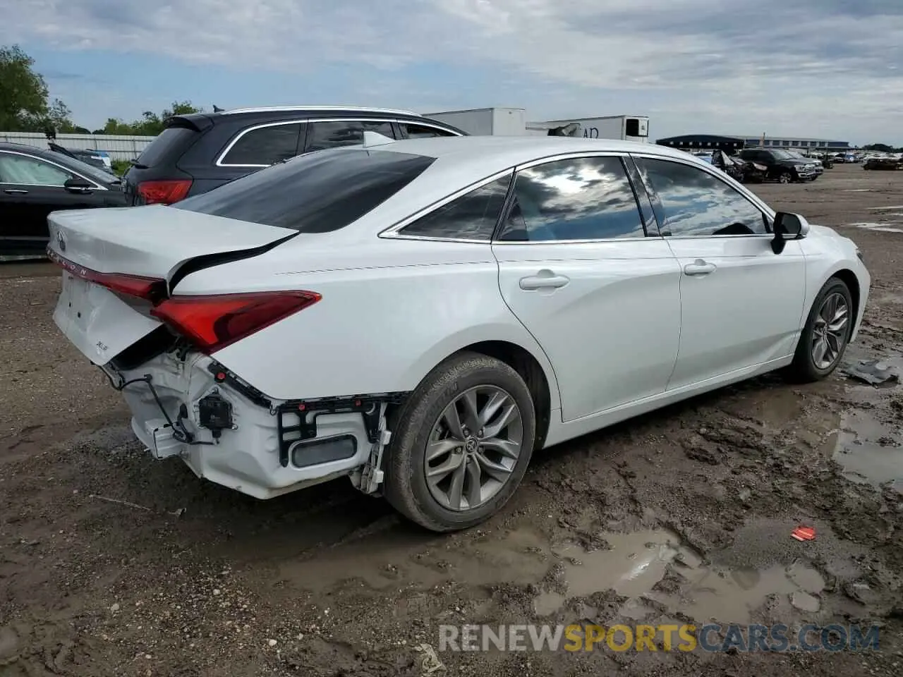 3 Photograph of a damaged car 4T1JZ1FB0NU086057 TOYOTA AVALON 2022