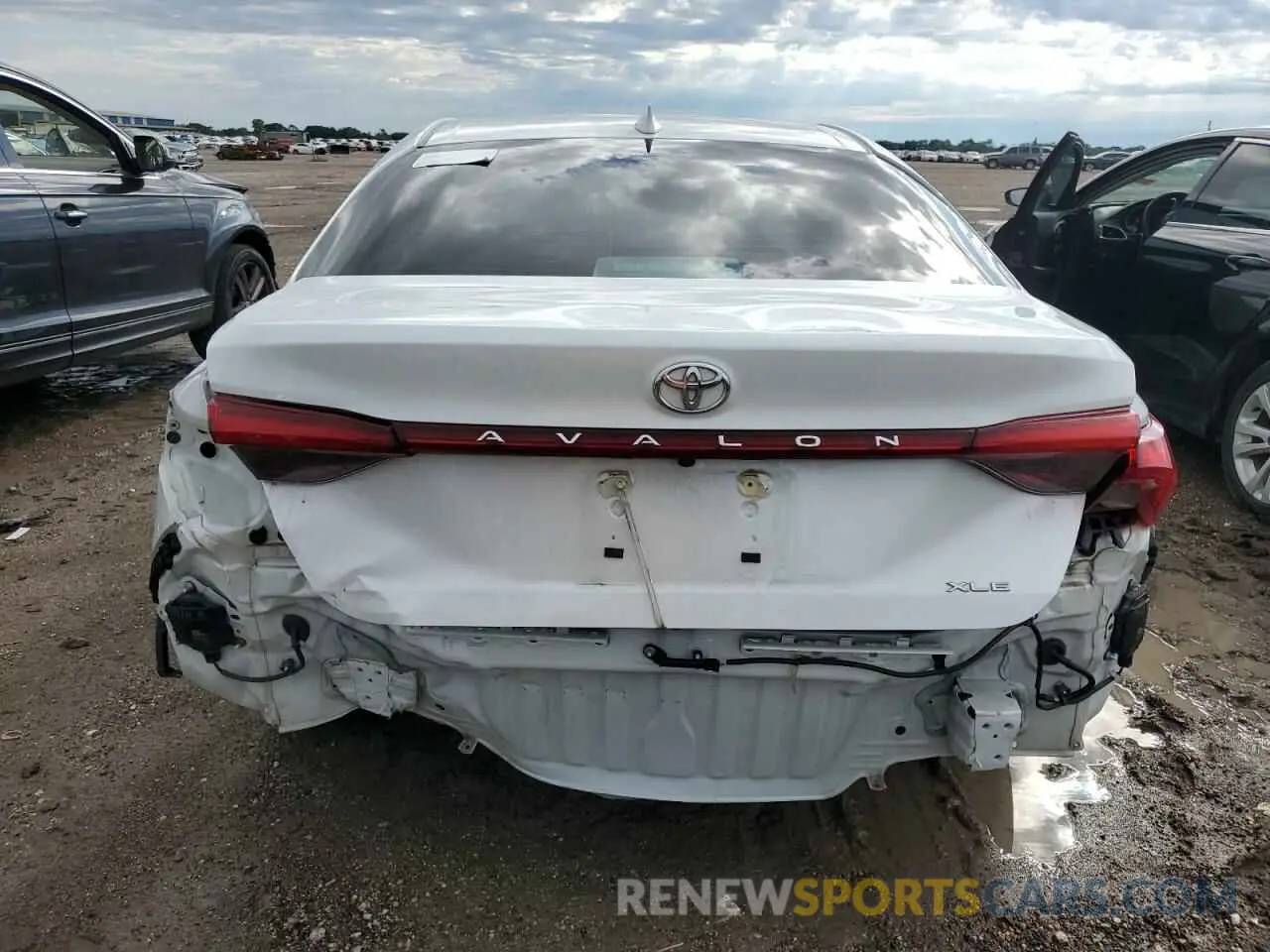 6 Photograph of a damaged car 4T1JZ1FB0NU086057 TOYOTA AVALON 2022