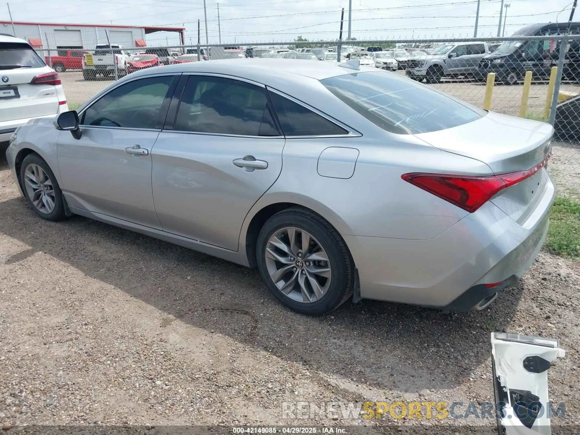 3 Photograph of a damaged car 4T1JZ1FB1NU073043 TOYOTA AVALON 2022