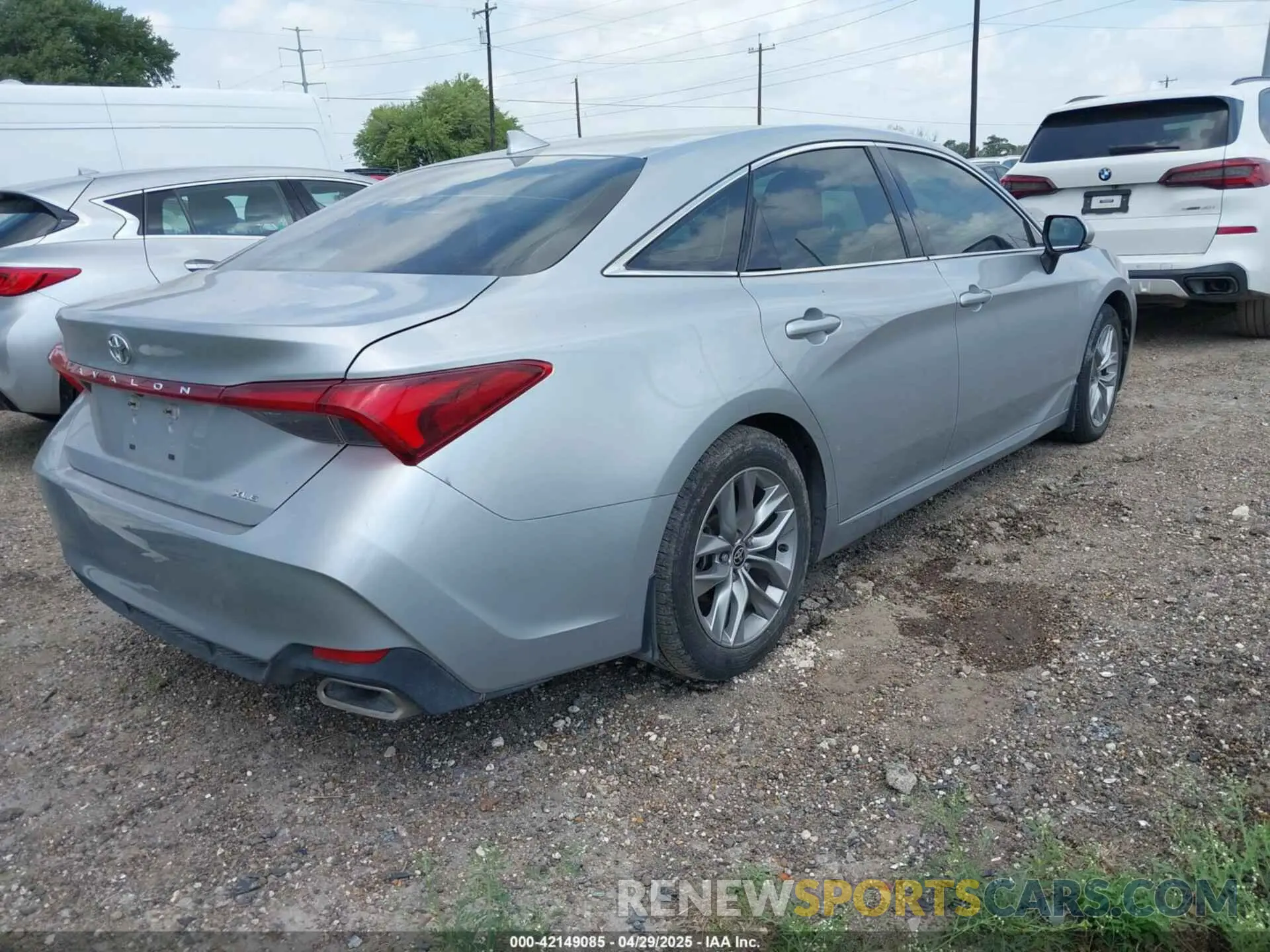 4 Photograph of a damaged car 4T1JZ1FB1NU073043 TOYOTA AVALON 2022