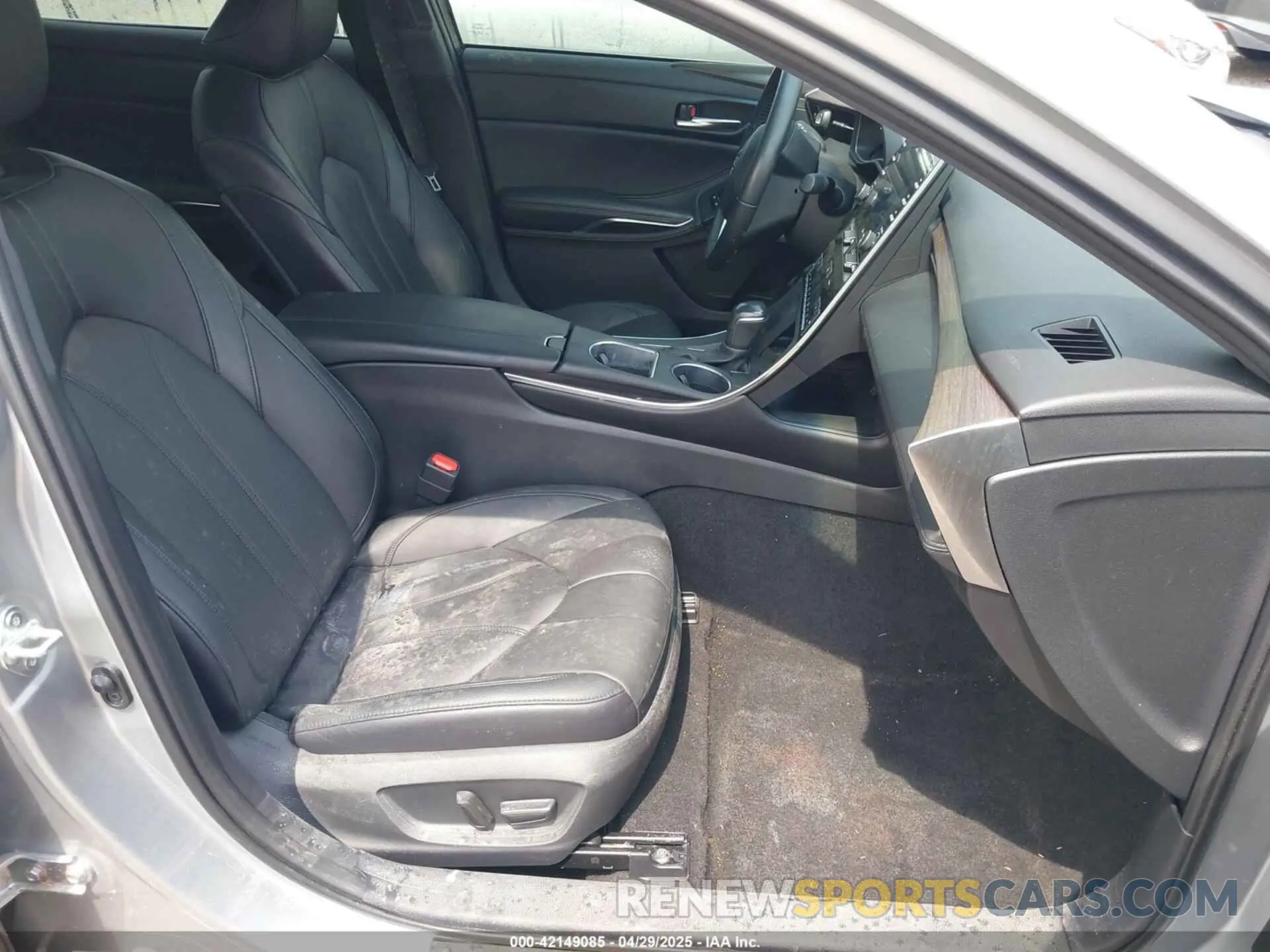 5 Photograph of a damaged car 4T1JZ1FB1NU073043 TOYOTA AVALON 2022