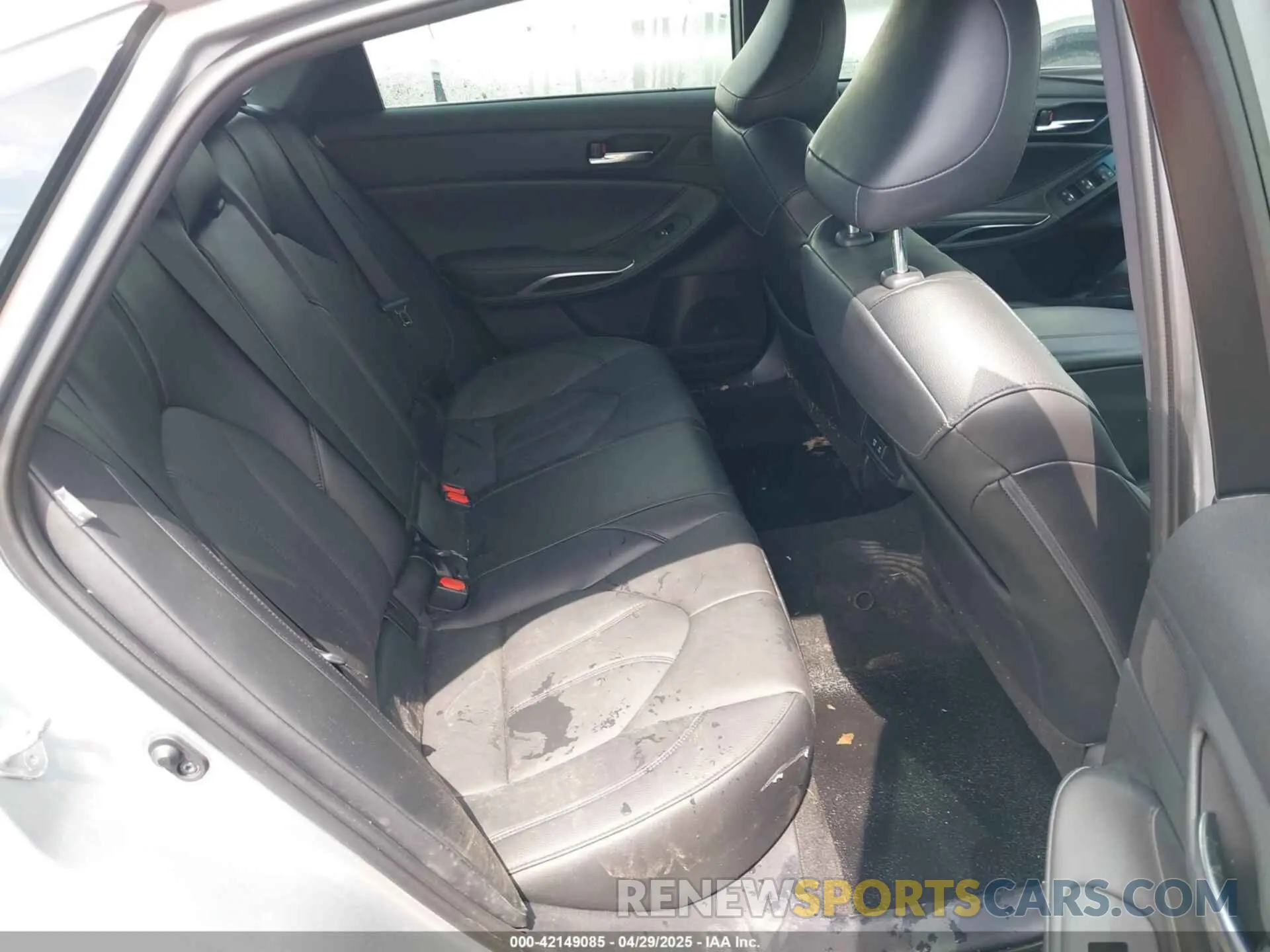 8 Photograph of a damaged car 4T1JZ1FB1NU073043 TOYOTA AVALON 2022