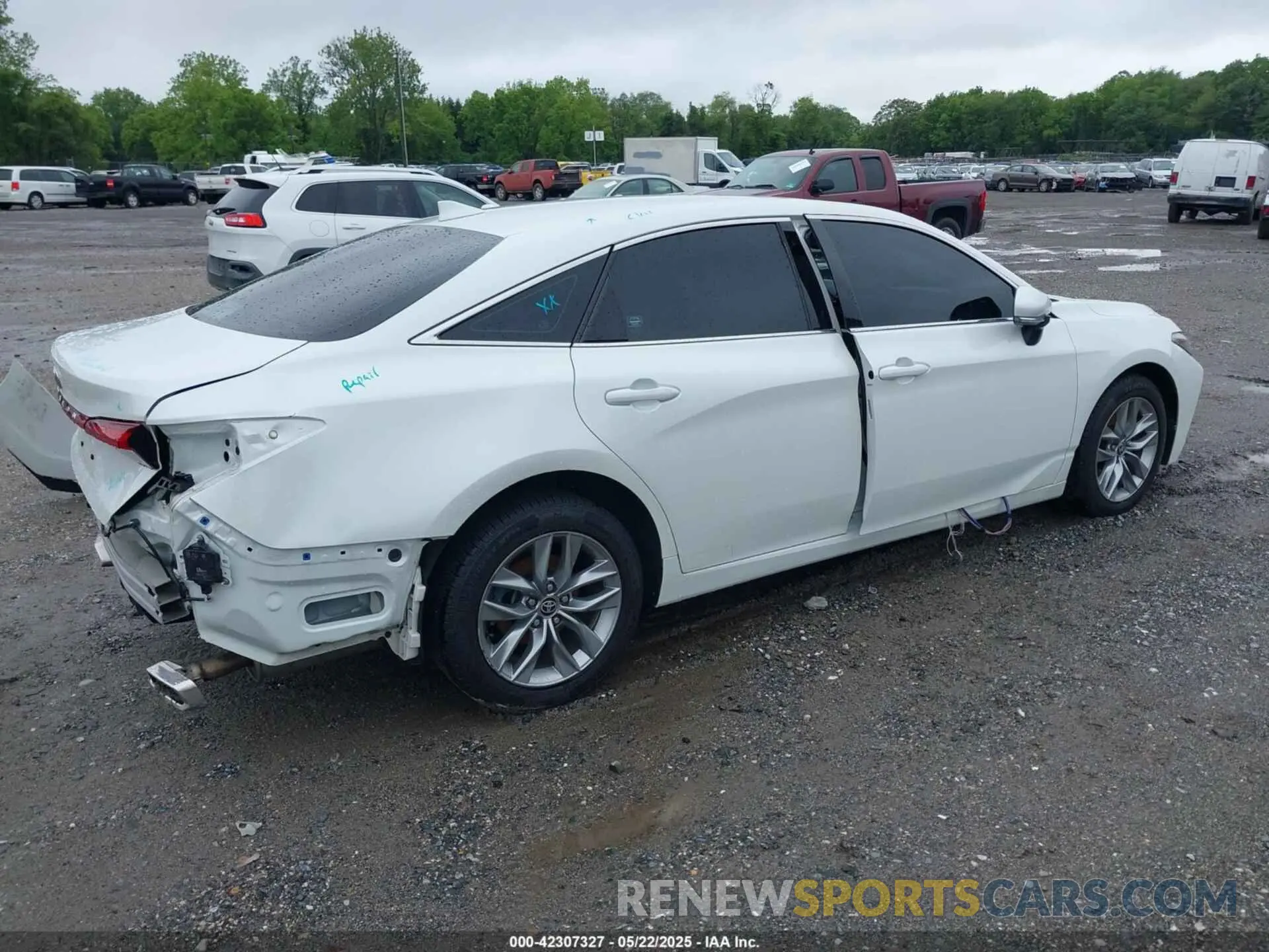 4 Photograph of a damaged car 4T1JZ1FB1NU080459 TOYOTA AVALON 2022