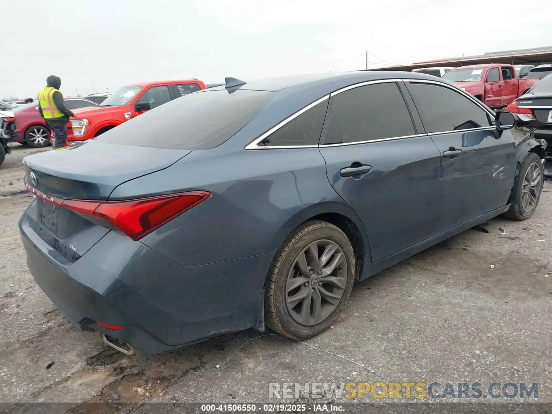 4 Photograph of a damaged car 4T1JZ1FB2NU073049 TOYOTA AVALON 2022